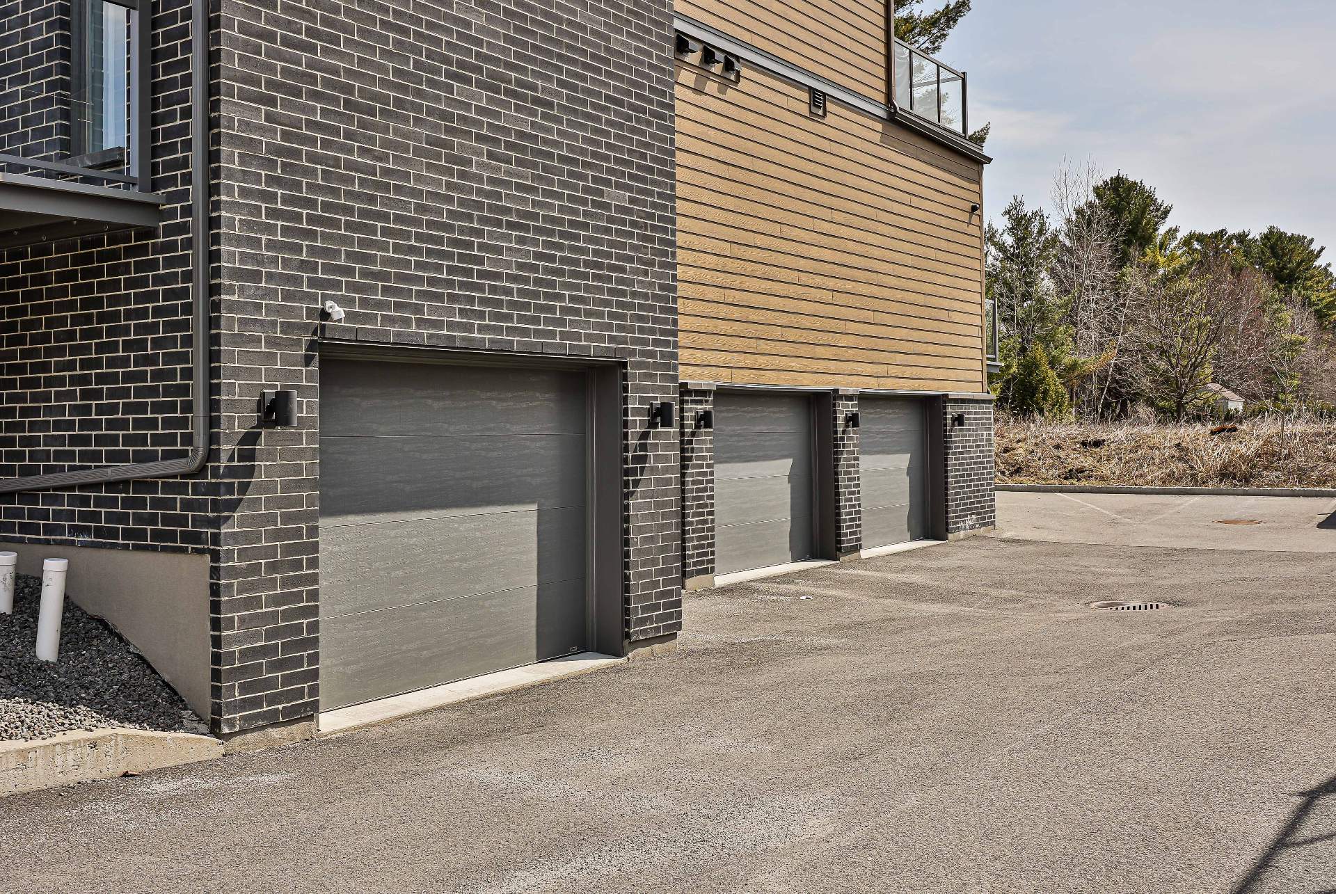 Photo - Garage