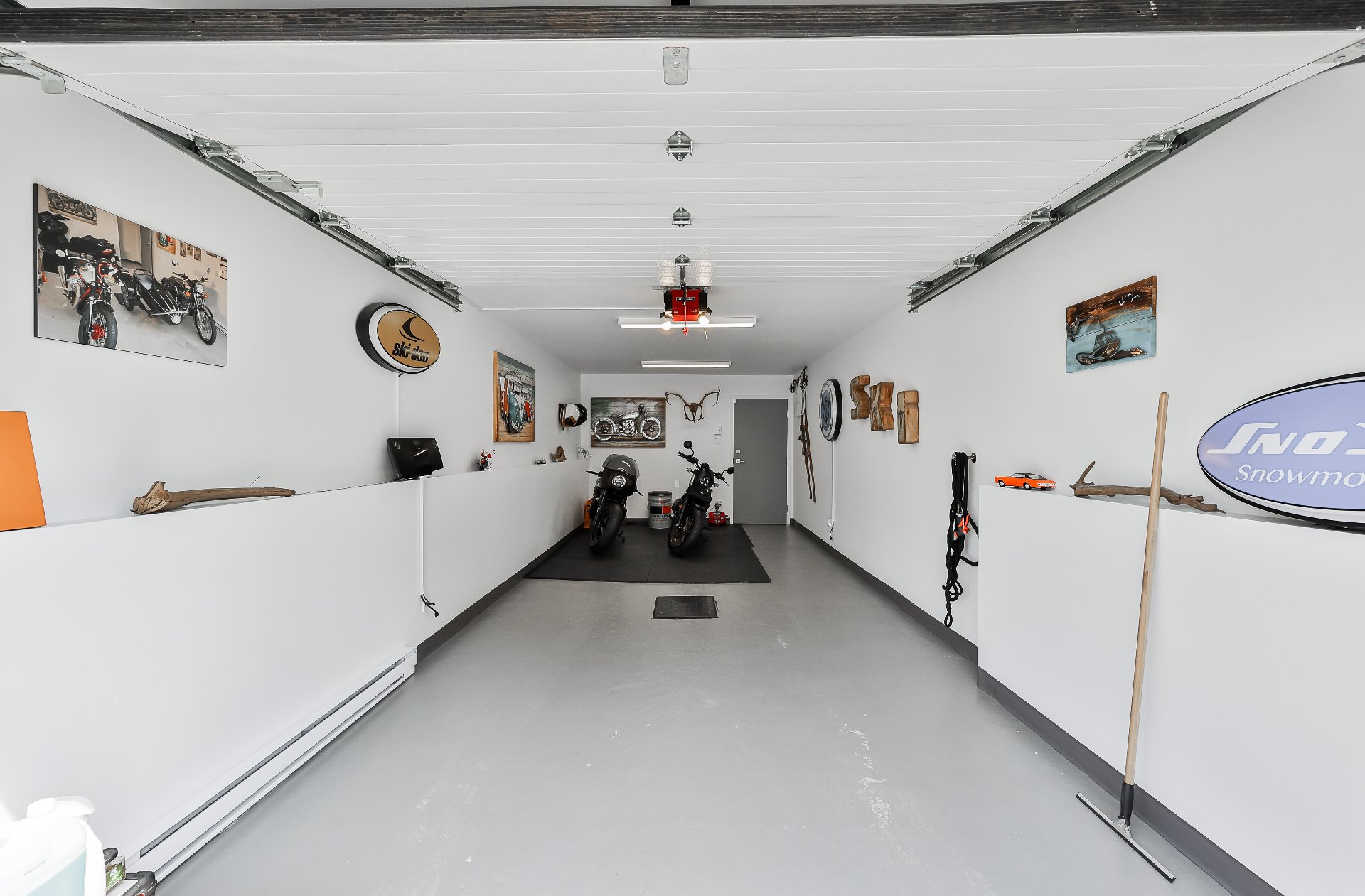 Photo - Garage