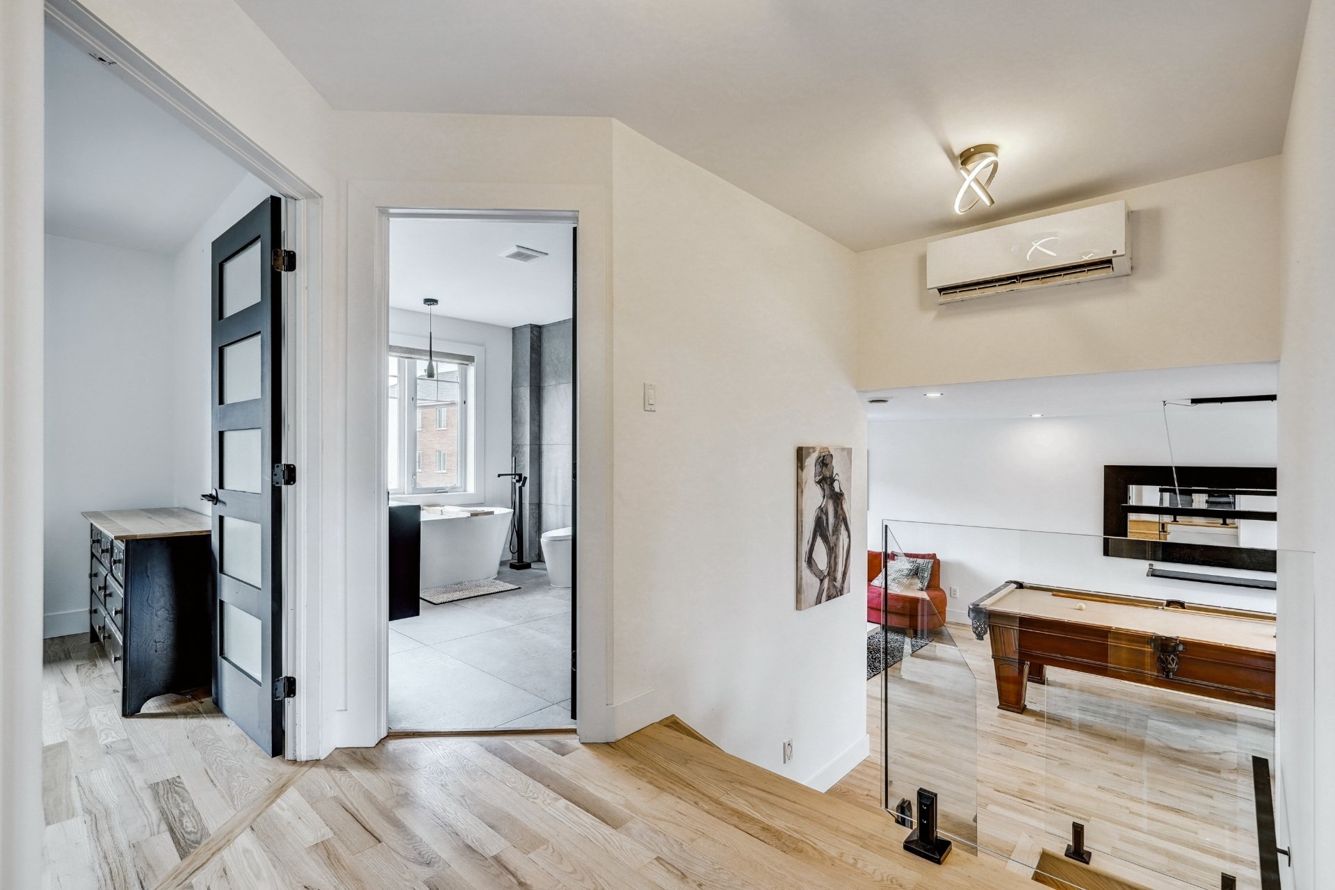 Photo - PASAGEWAY