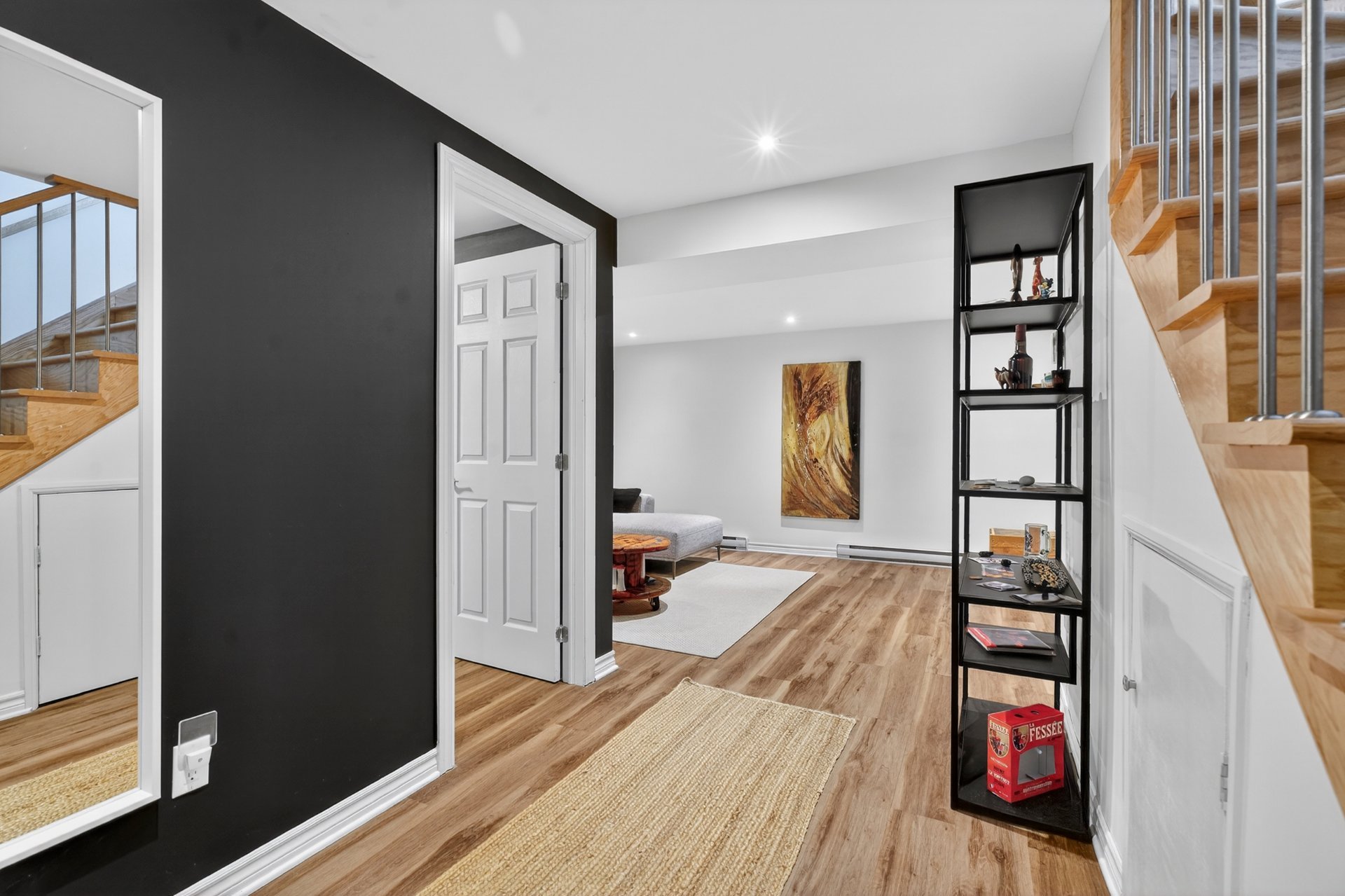 Photo - PASAGEWAY
