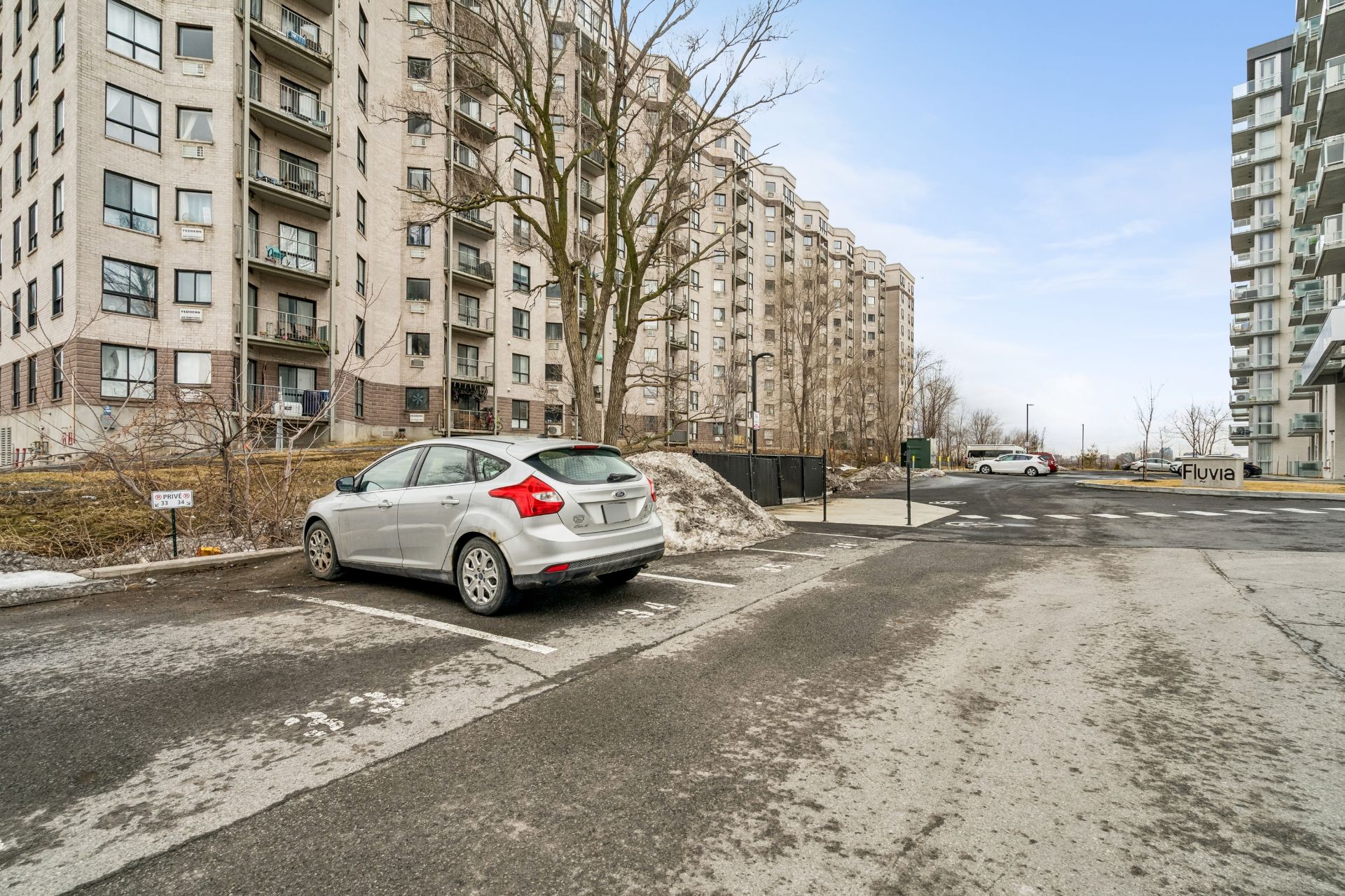 Photo - Stationnement