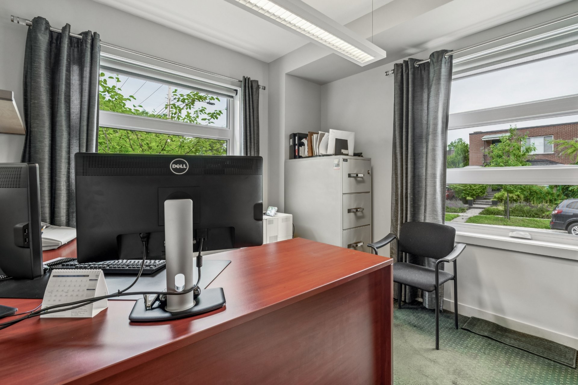Photo - Bureau