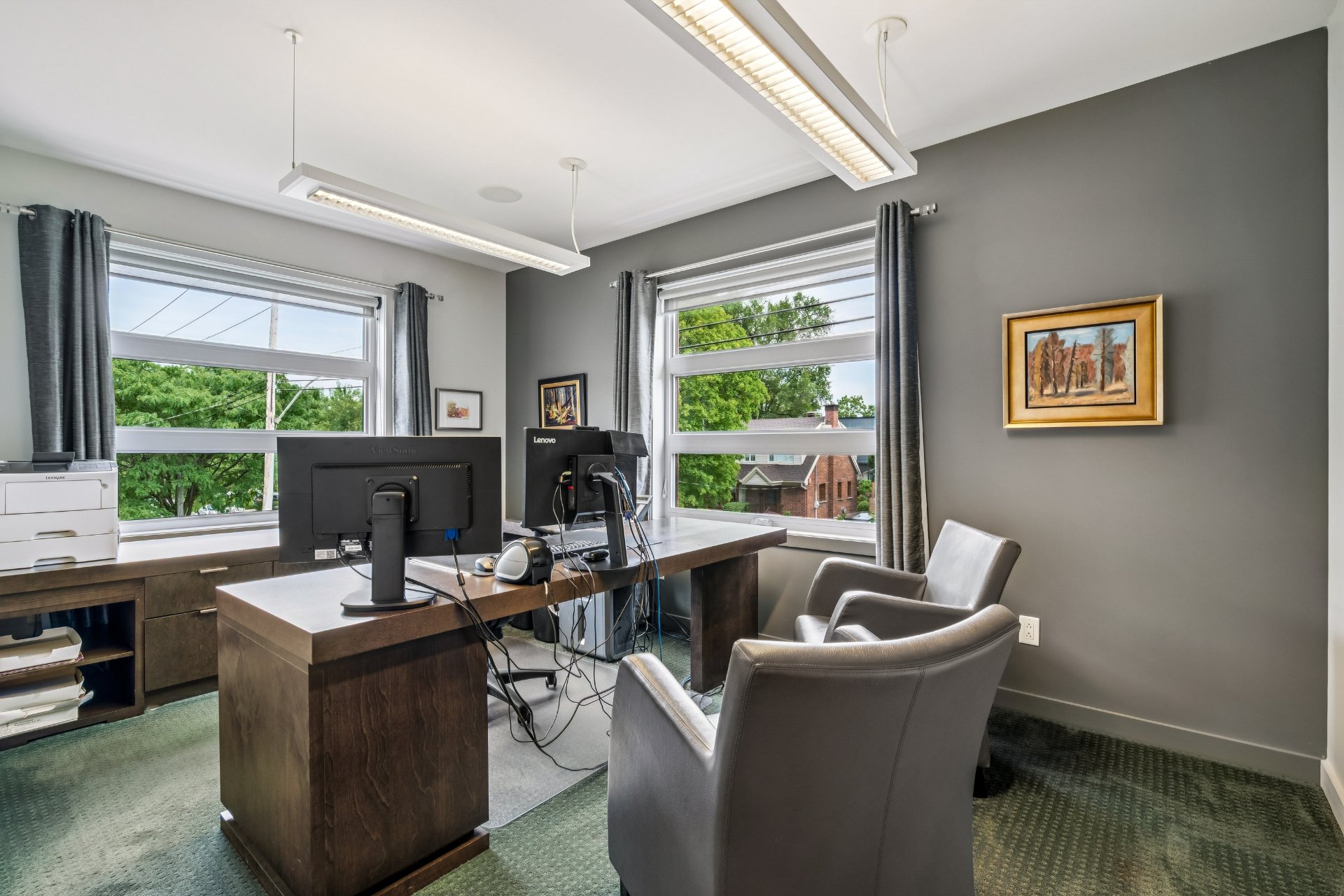Photo - Bureau