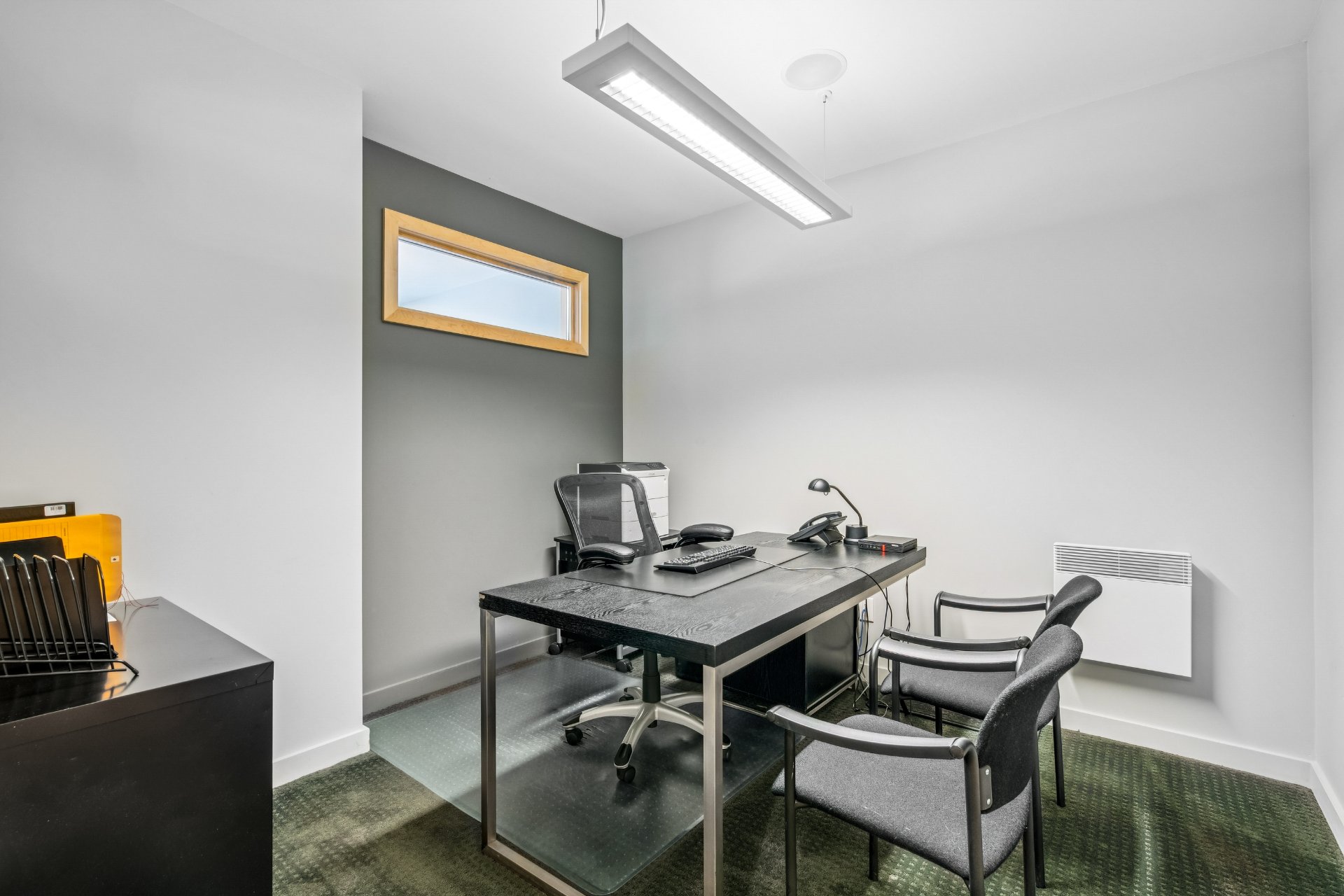 Photo - Bureau