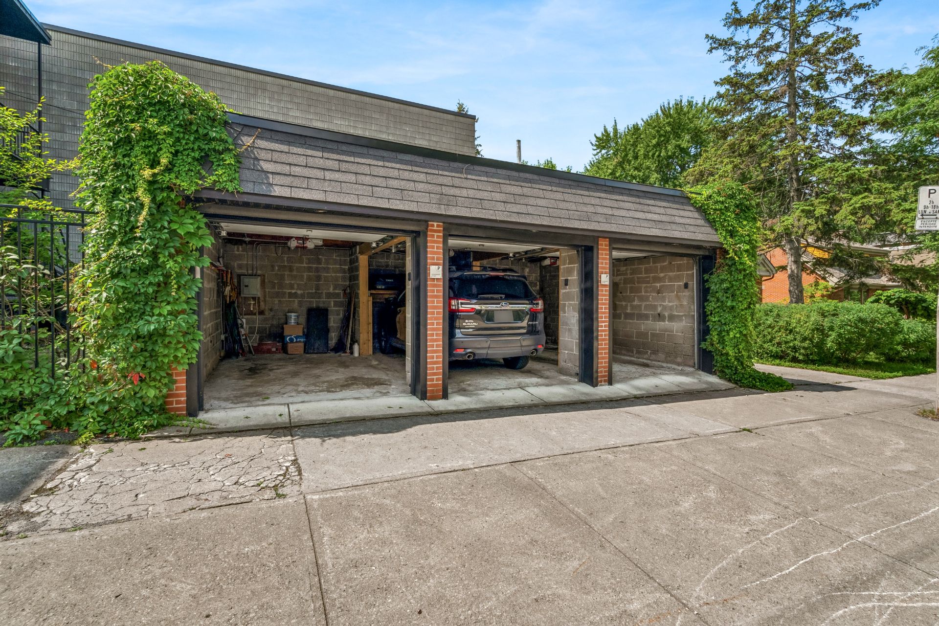 Photo - Garage