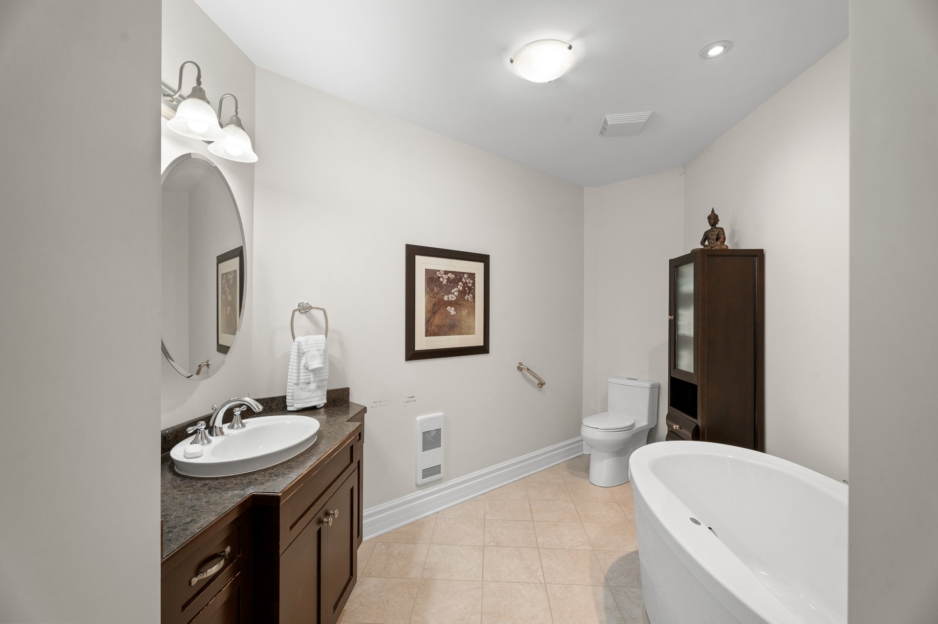 Photo - Salle de bains attenante à la CCP