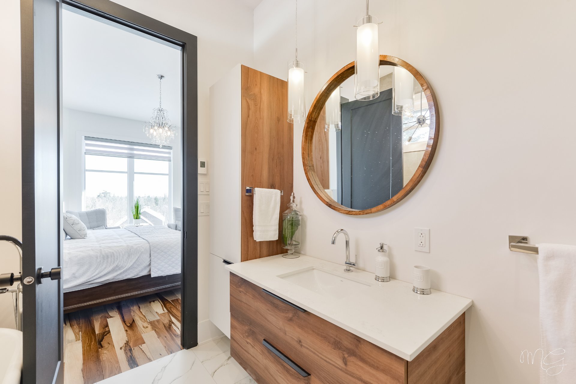 Photo - Ensuite bathroom