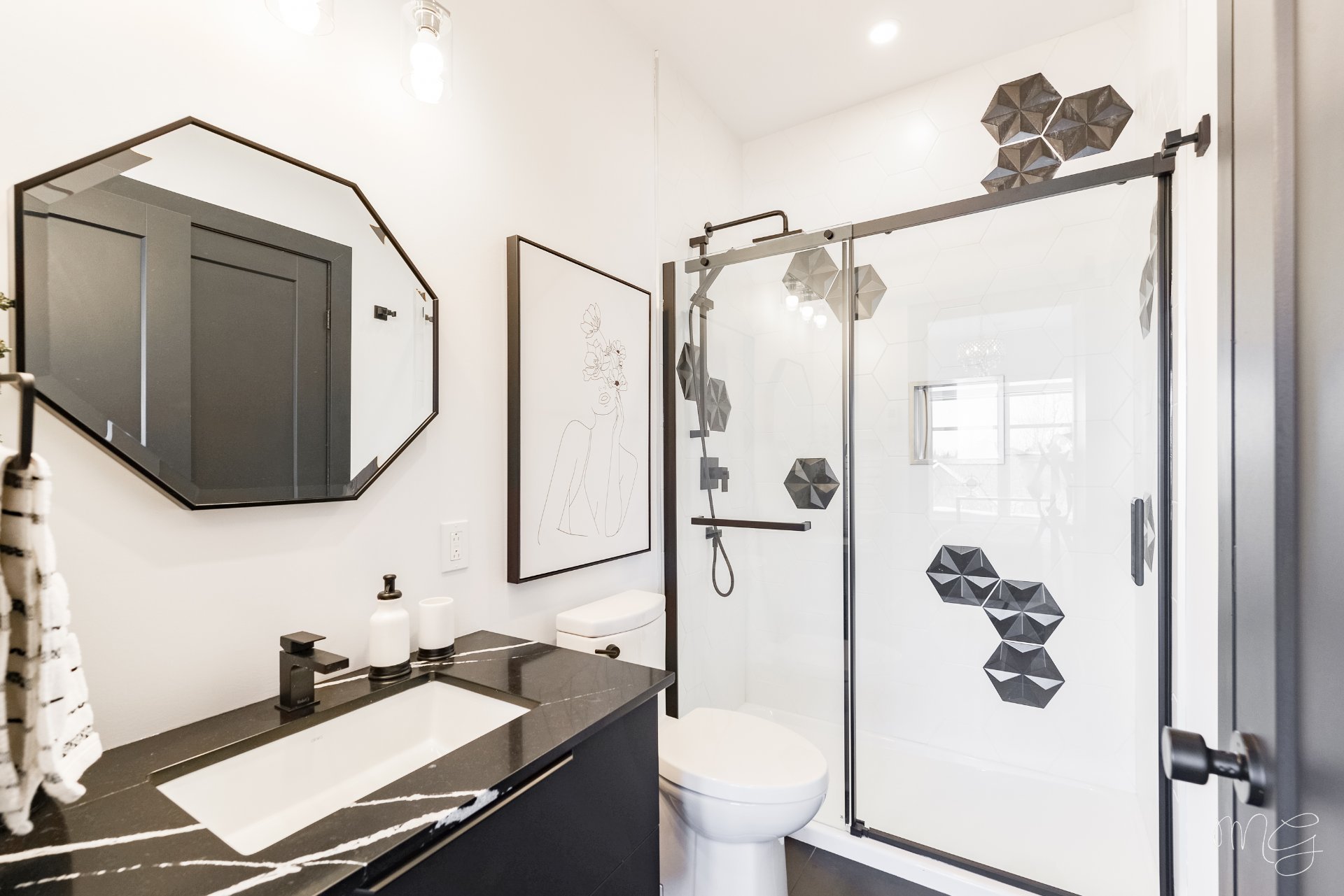 Photo - Ensuite bathroom