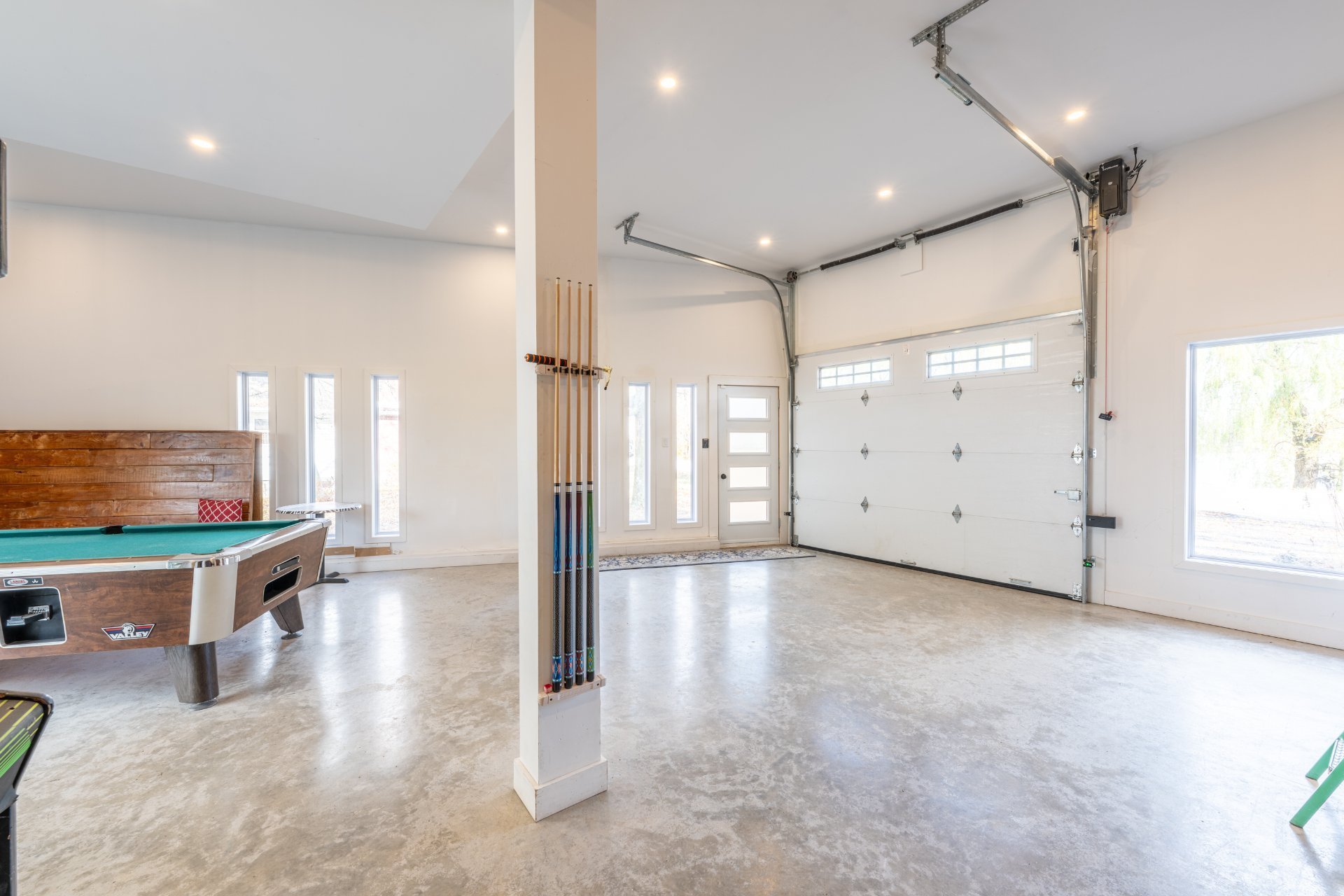 Photo - Garage