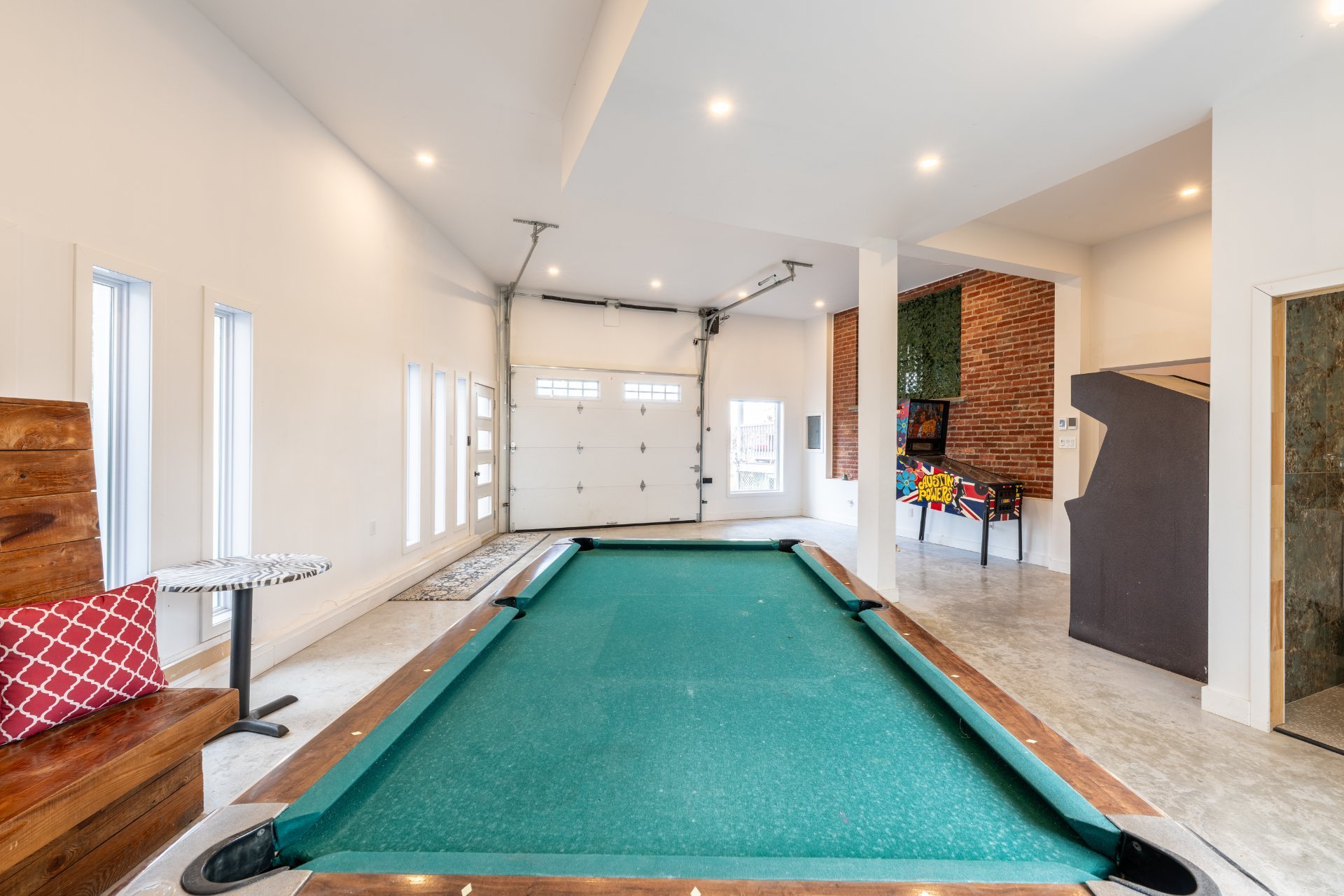 Photo - Garage