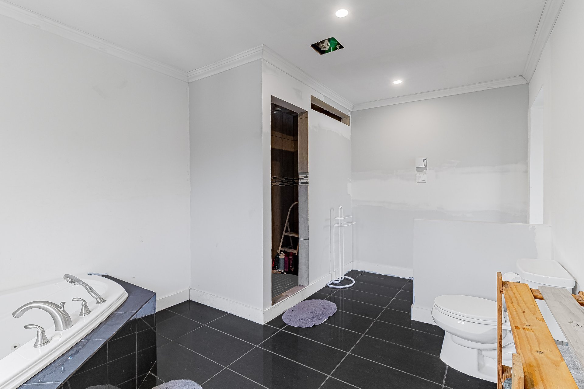 Photo - Salle de bains attenante à la CCP