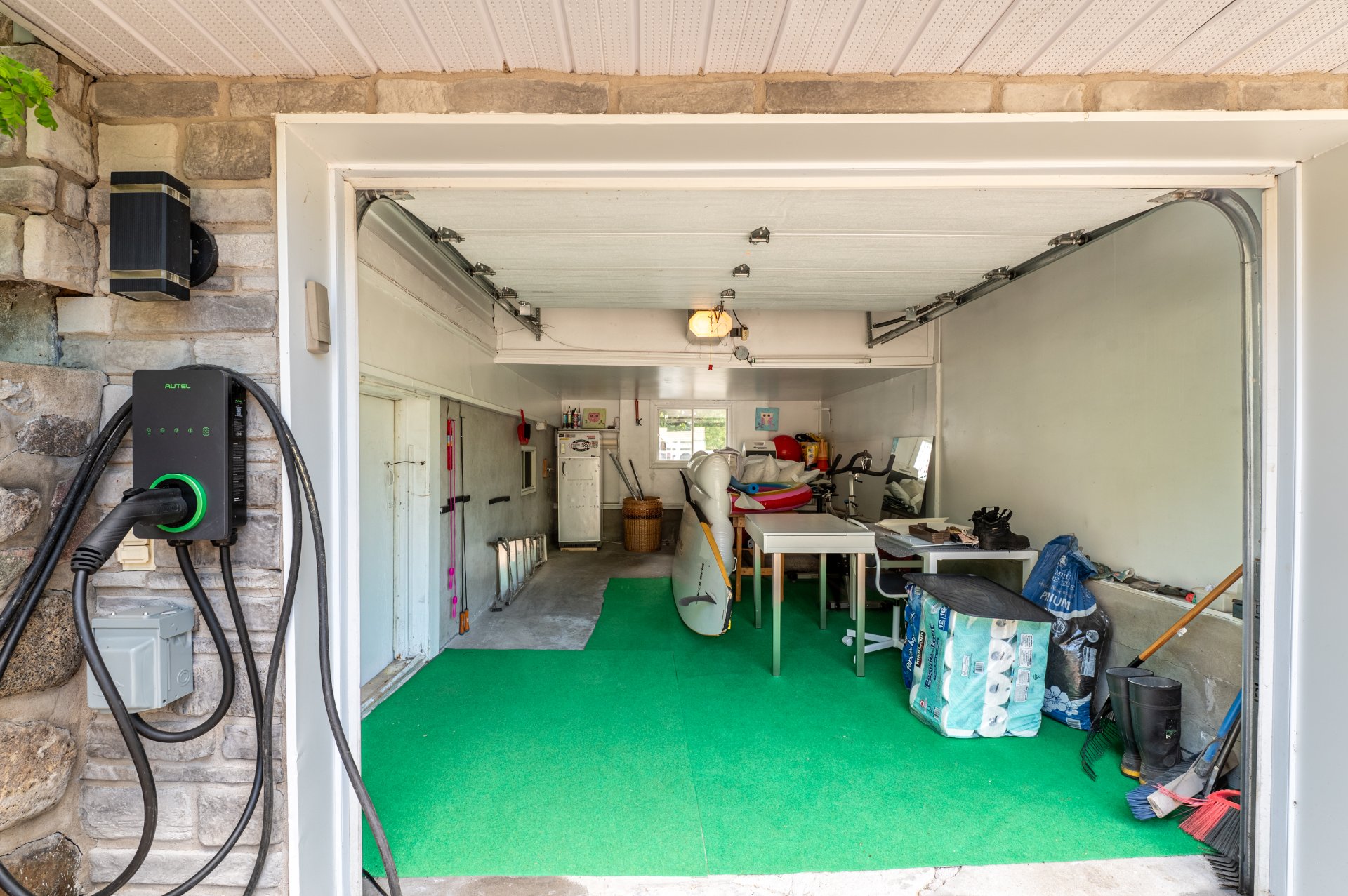 Photo - Garage