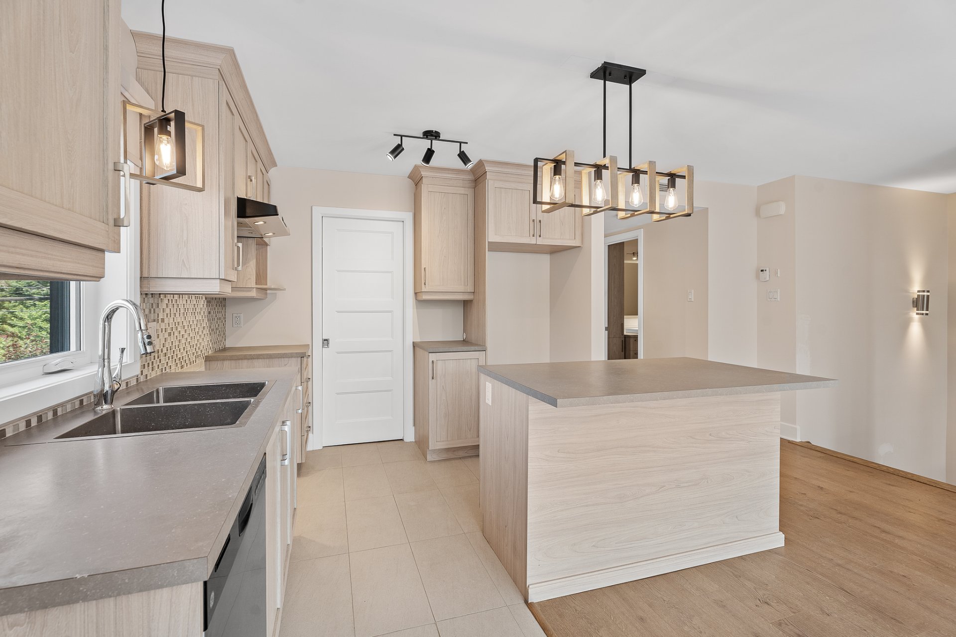 Photo - Kitchen