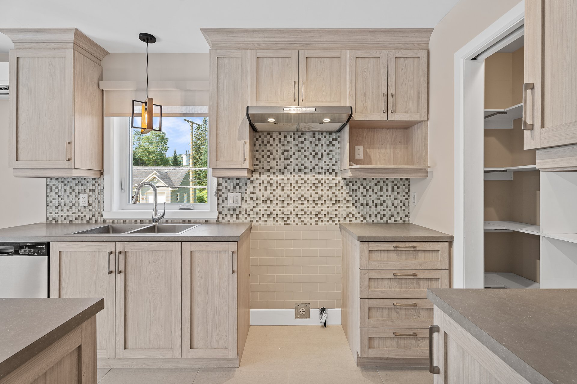 Photo - Kitchen