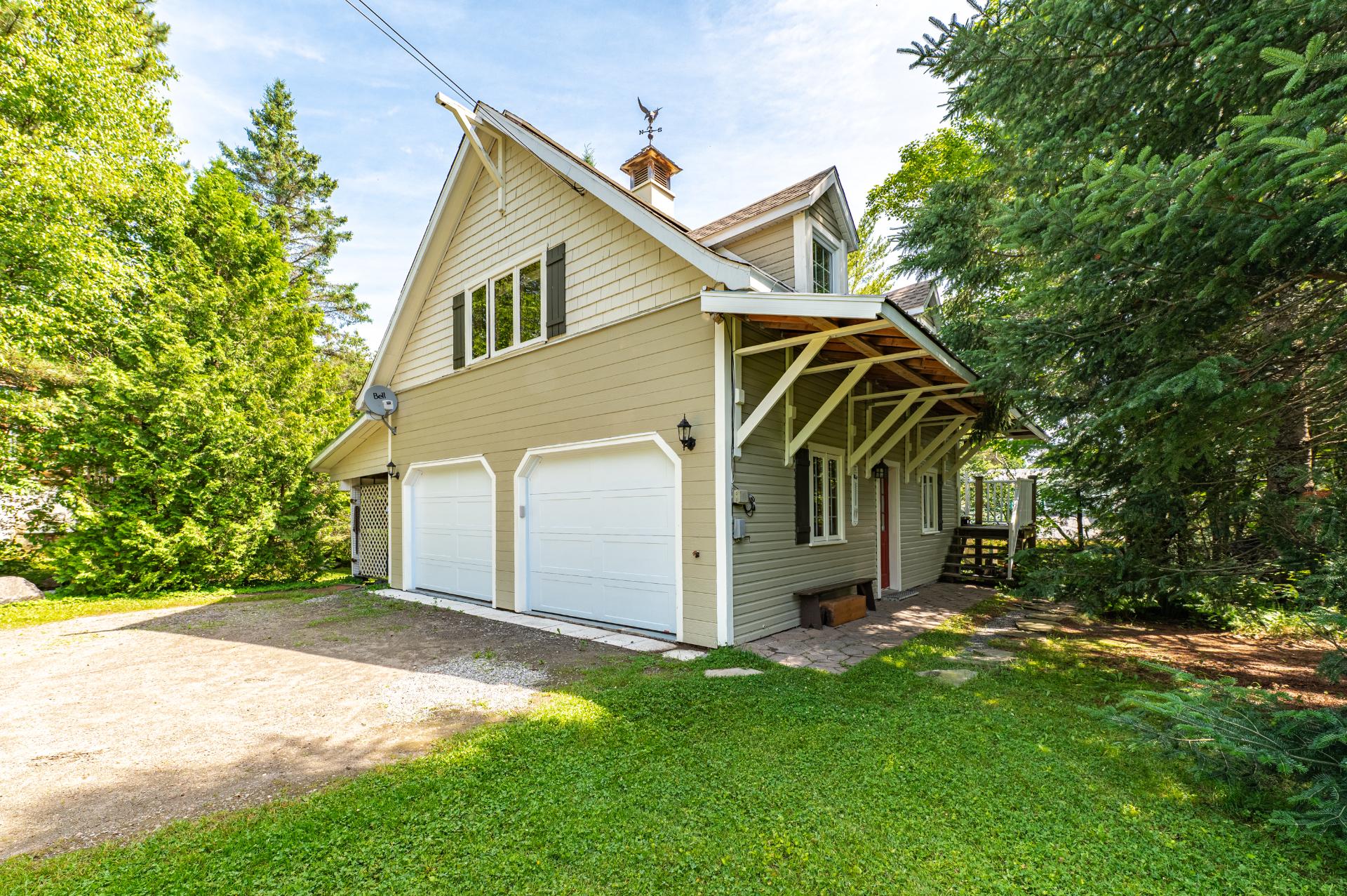 Photo - Garage