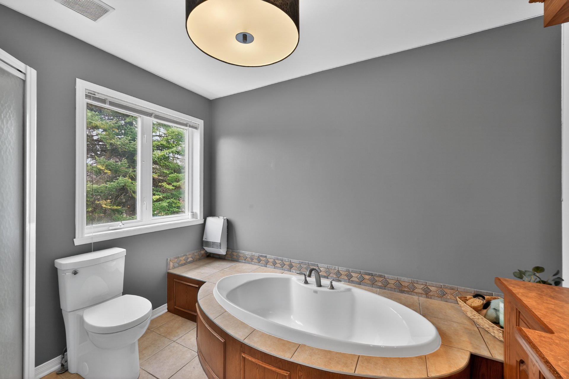 Photo - Ensuite bathroom