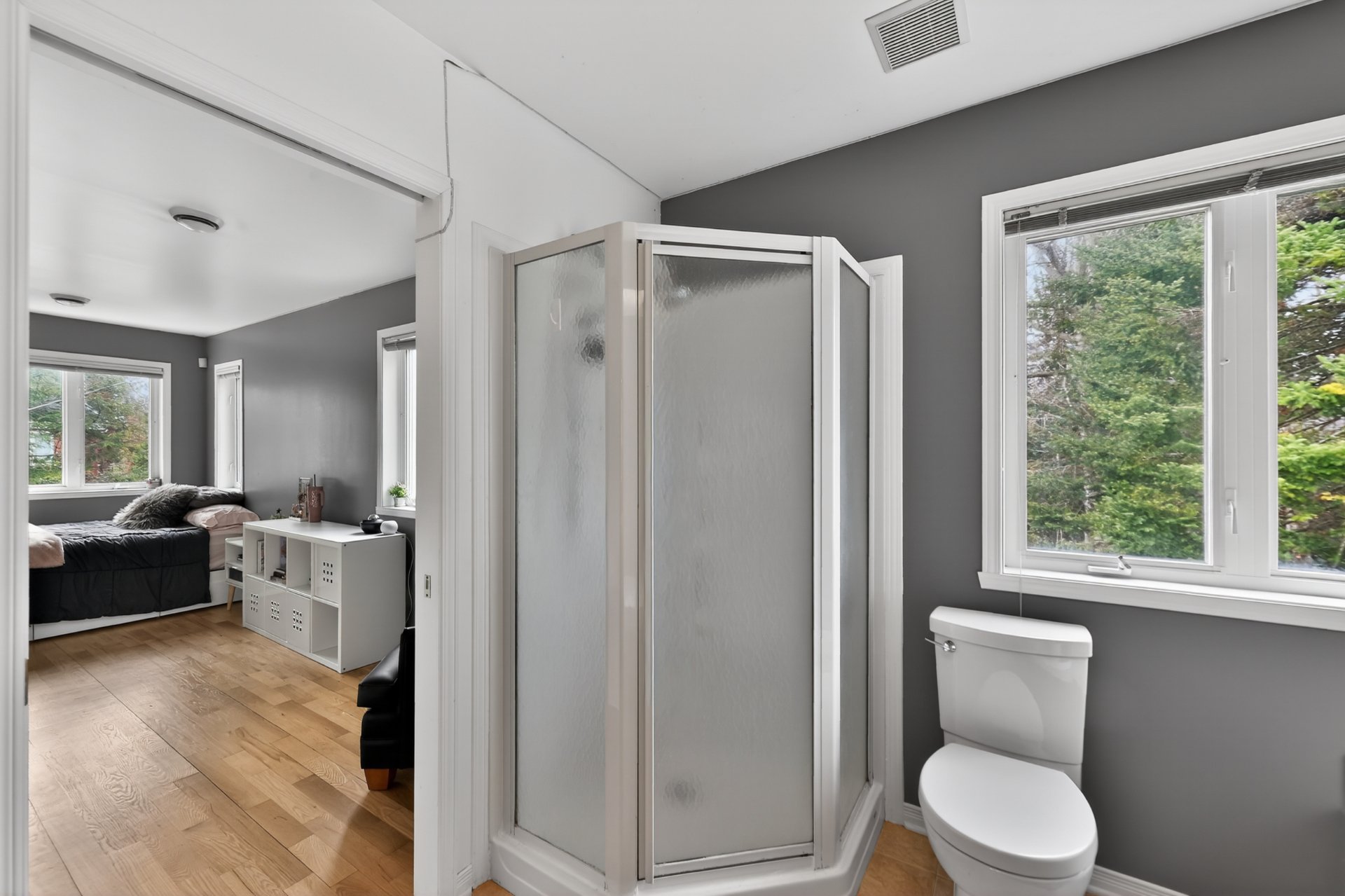 Photo - Ensuite bathroom