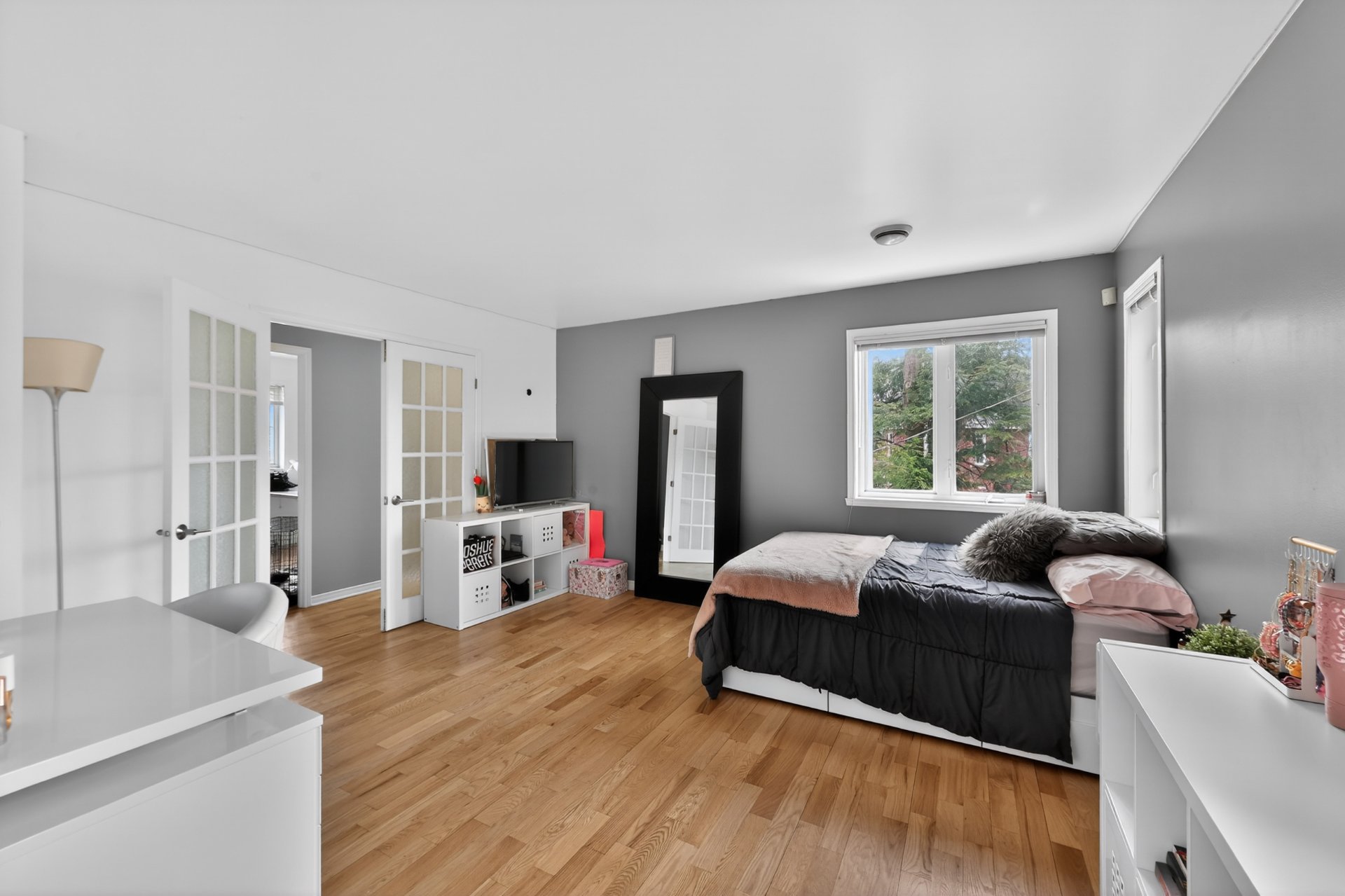 Photo - Ensuite bathroom