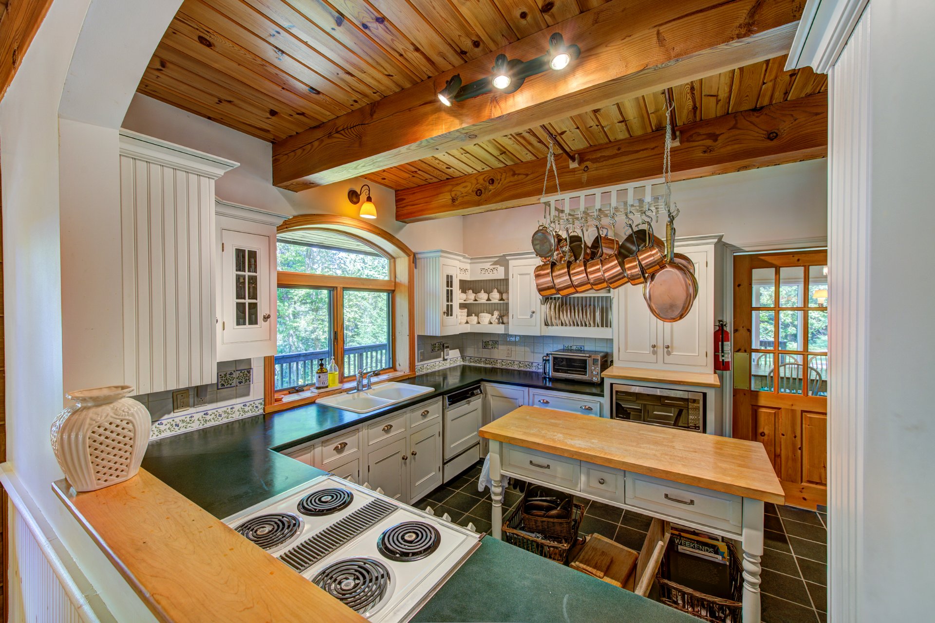 Photo - Kitchen