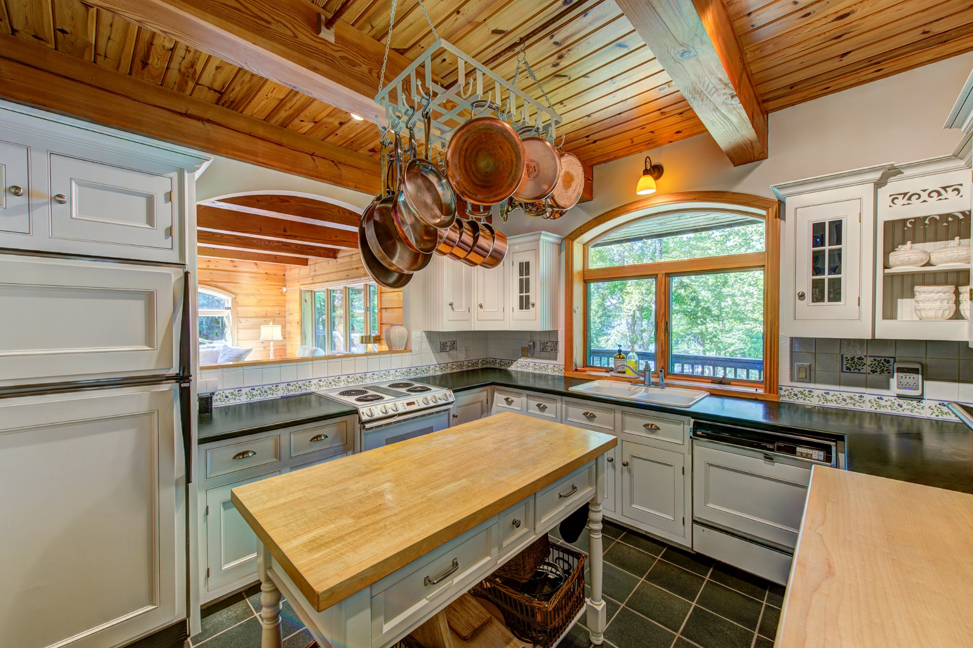 Photo - Kitchen