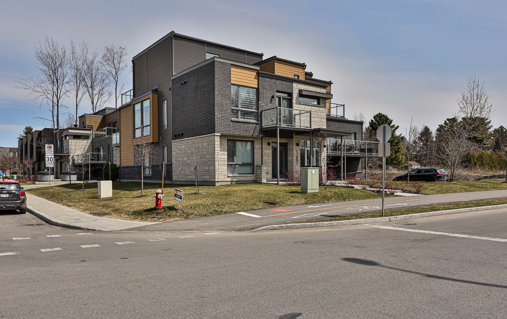 Photo - Frontage