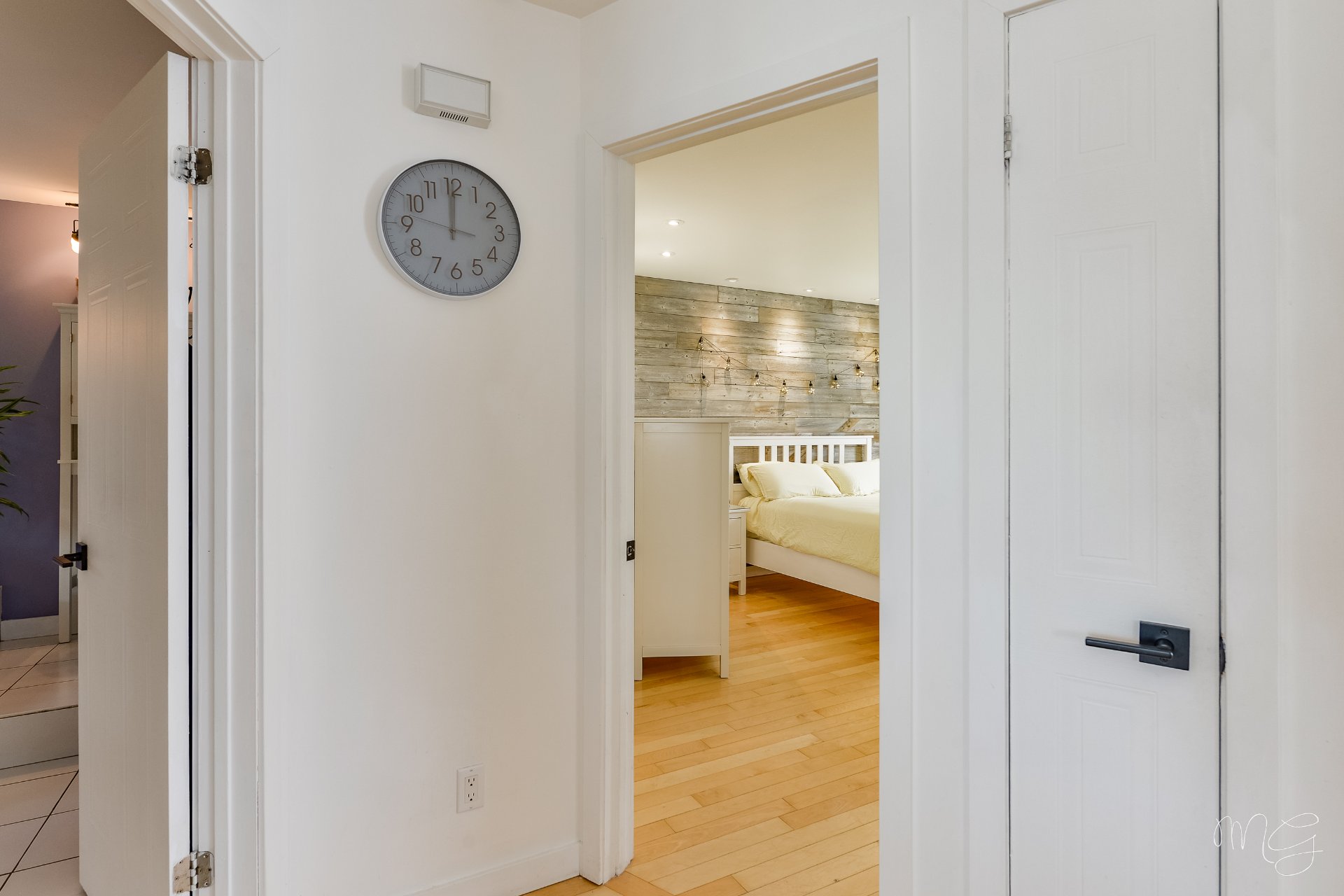 Photo - PASAGEWAY