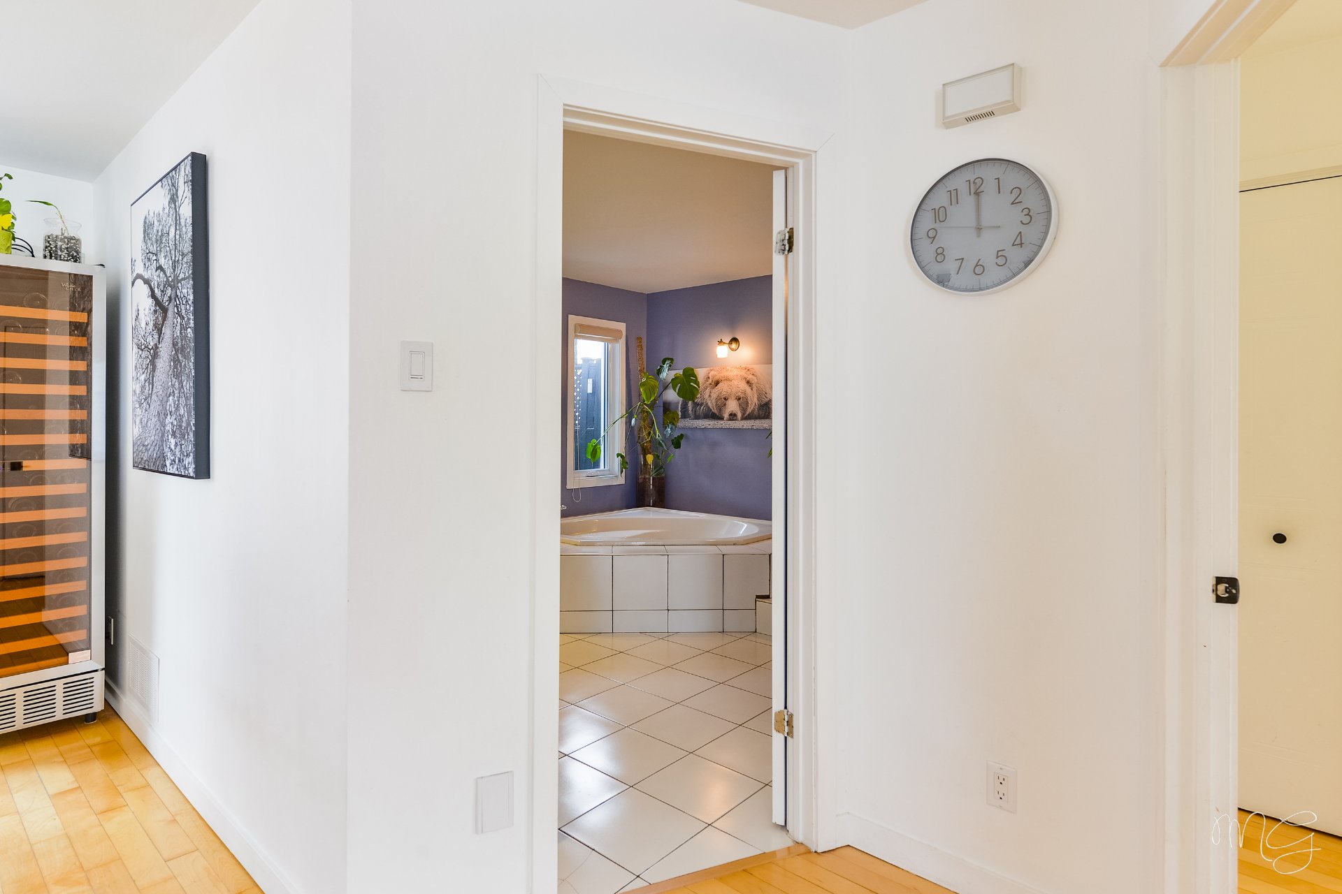 Photo - PASAGEWAY