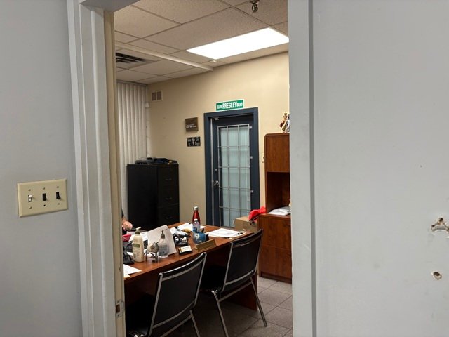Photo - Bureau