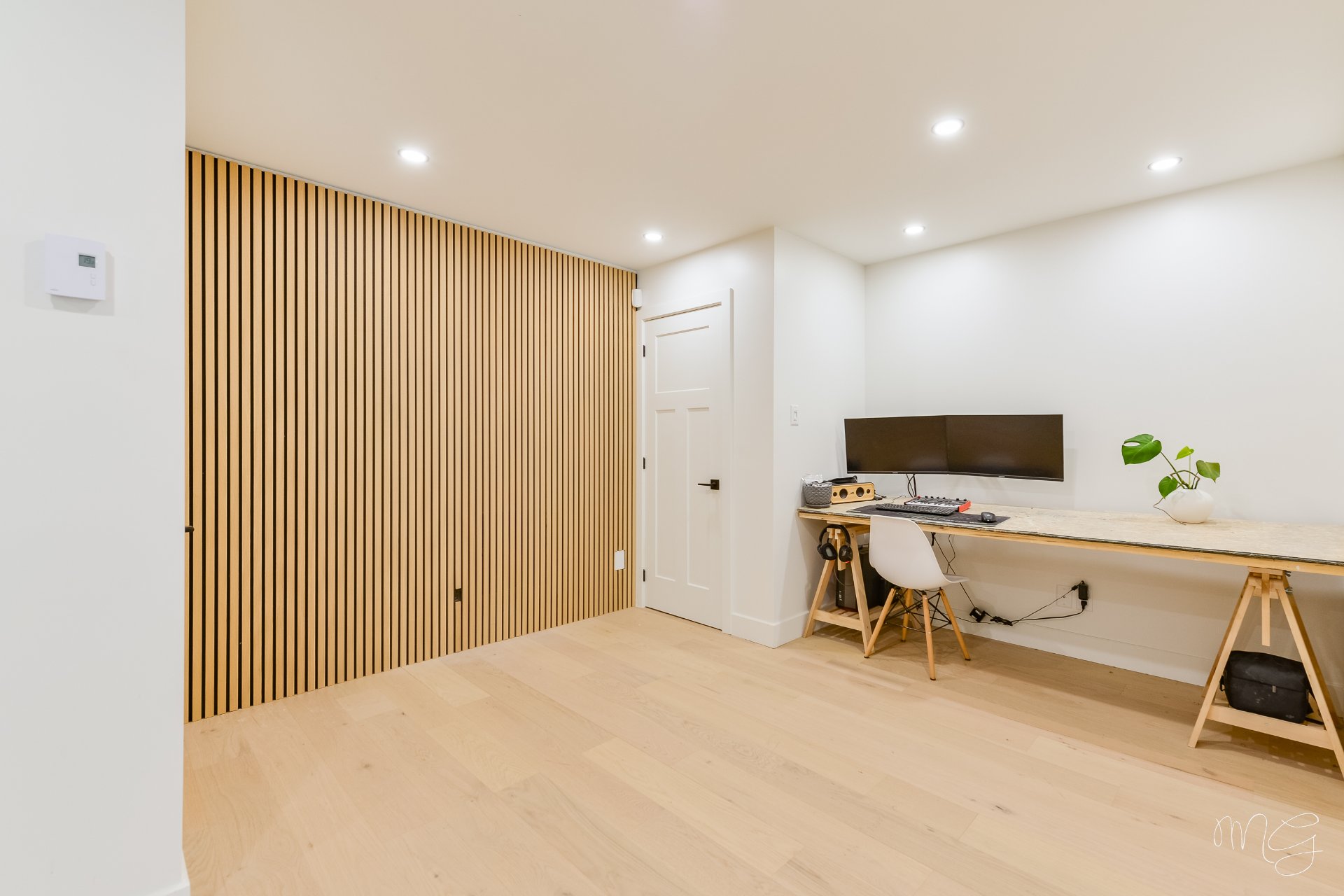 Photo - Bureau
