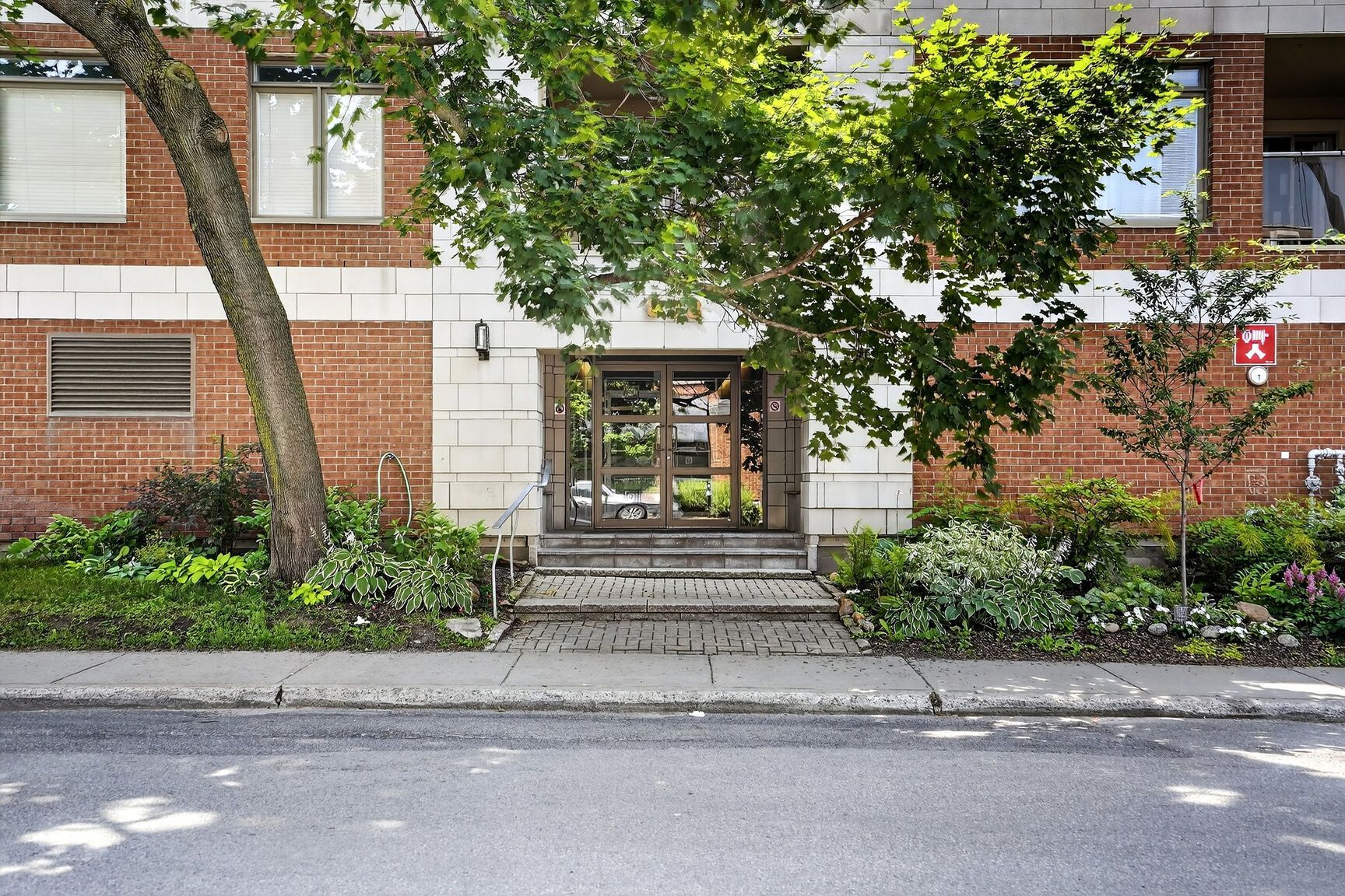 Photo - Façade