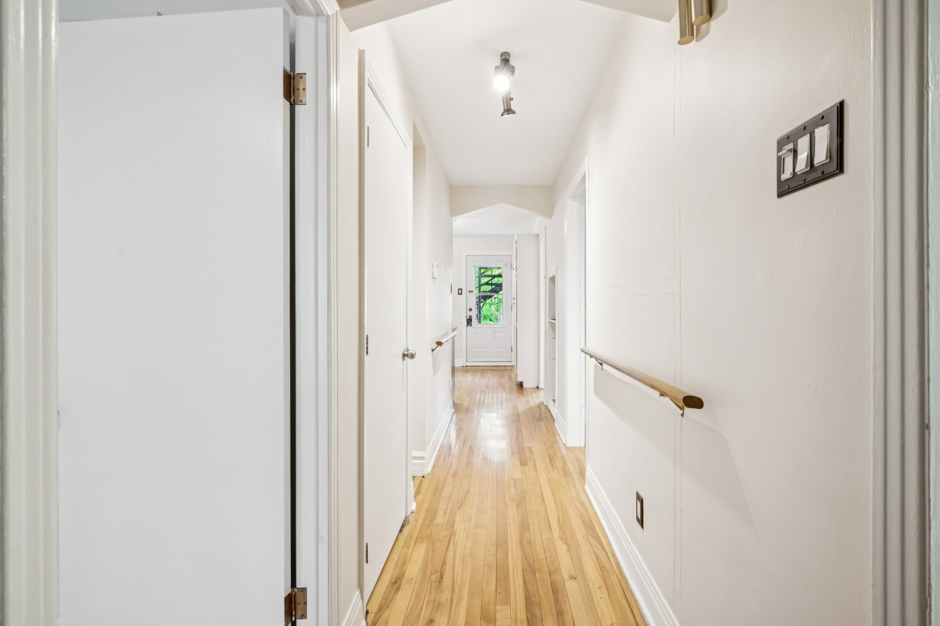 Photo - PASAGEWAY