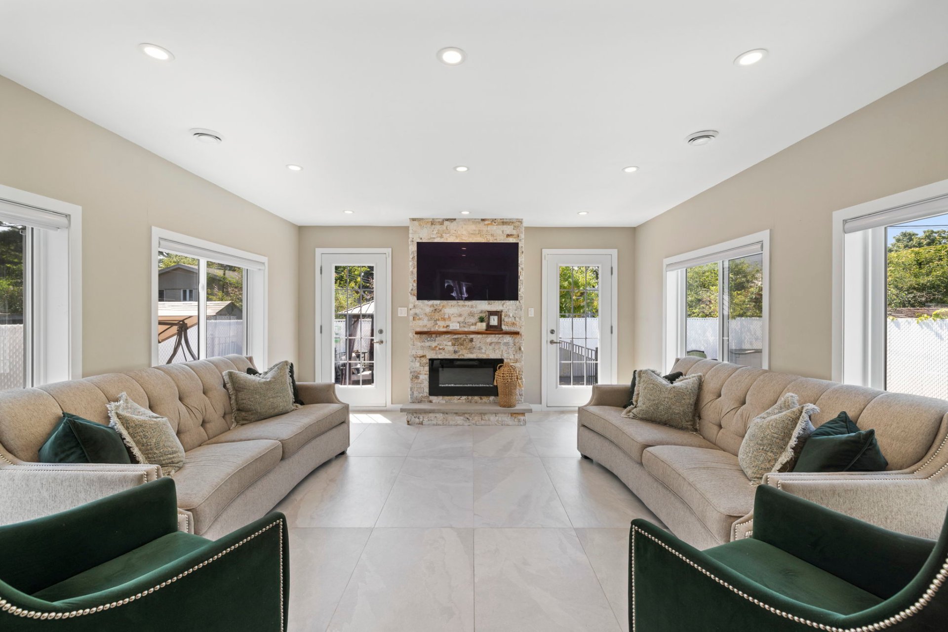 Photo - Family room