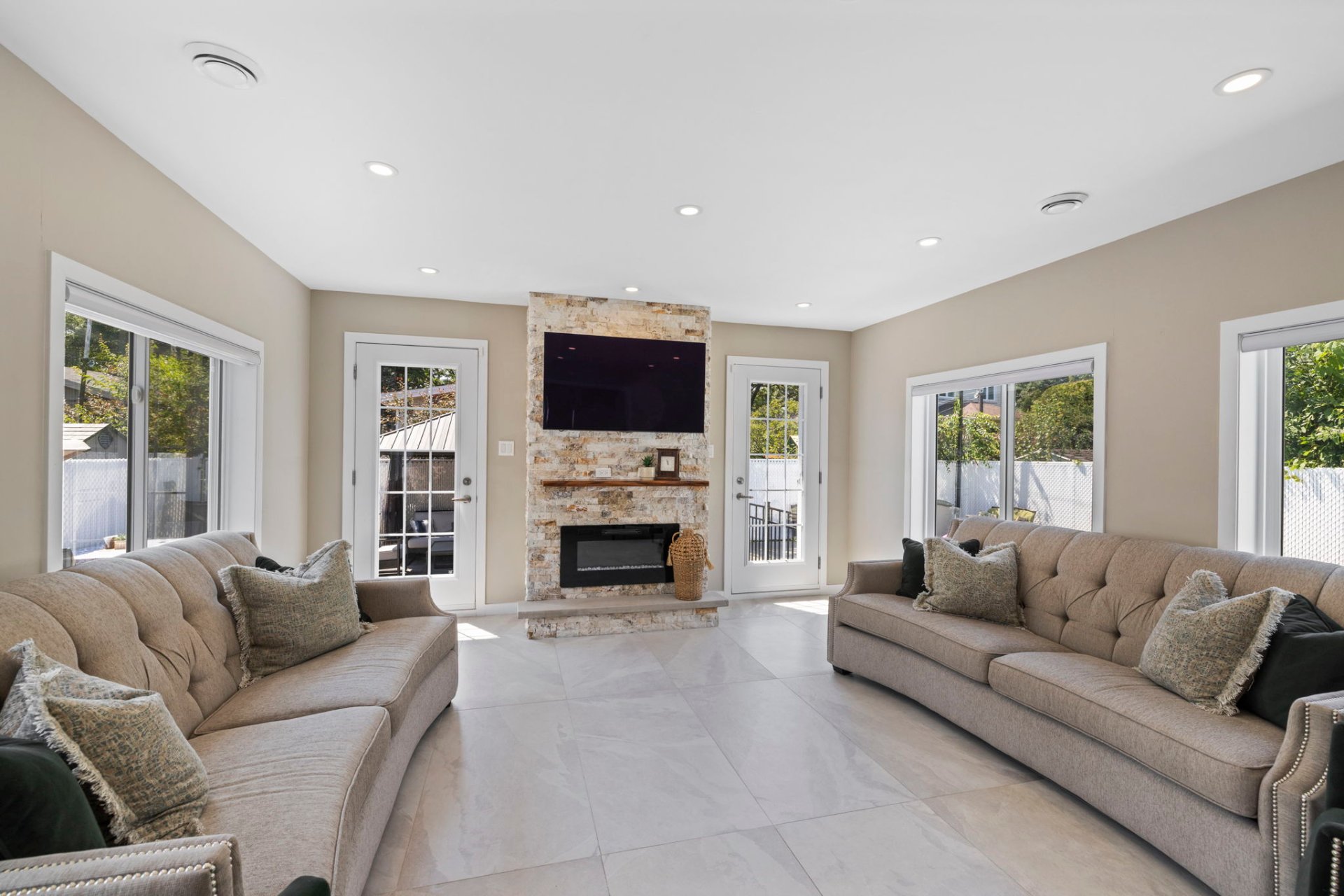 Photo - Family room