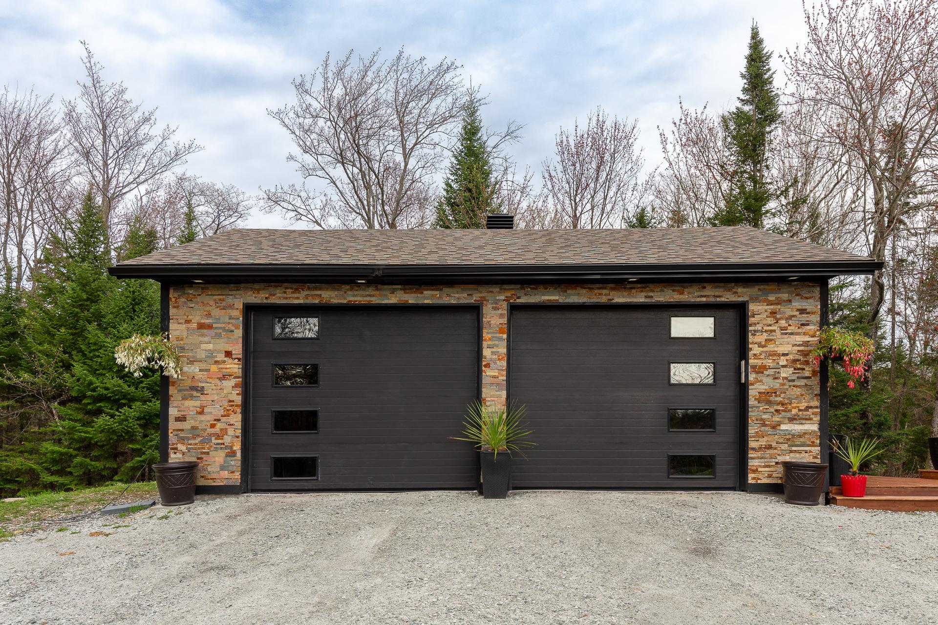 Photo - Garage