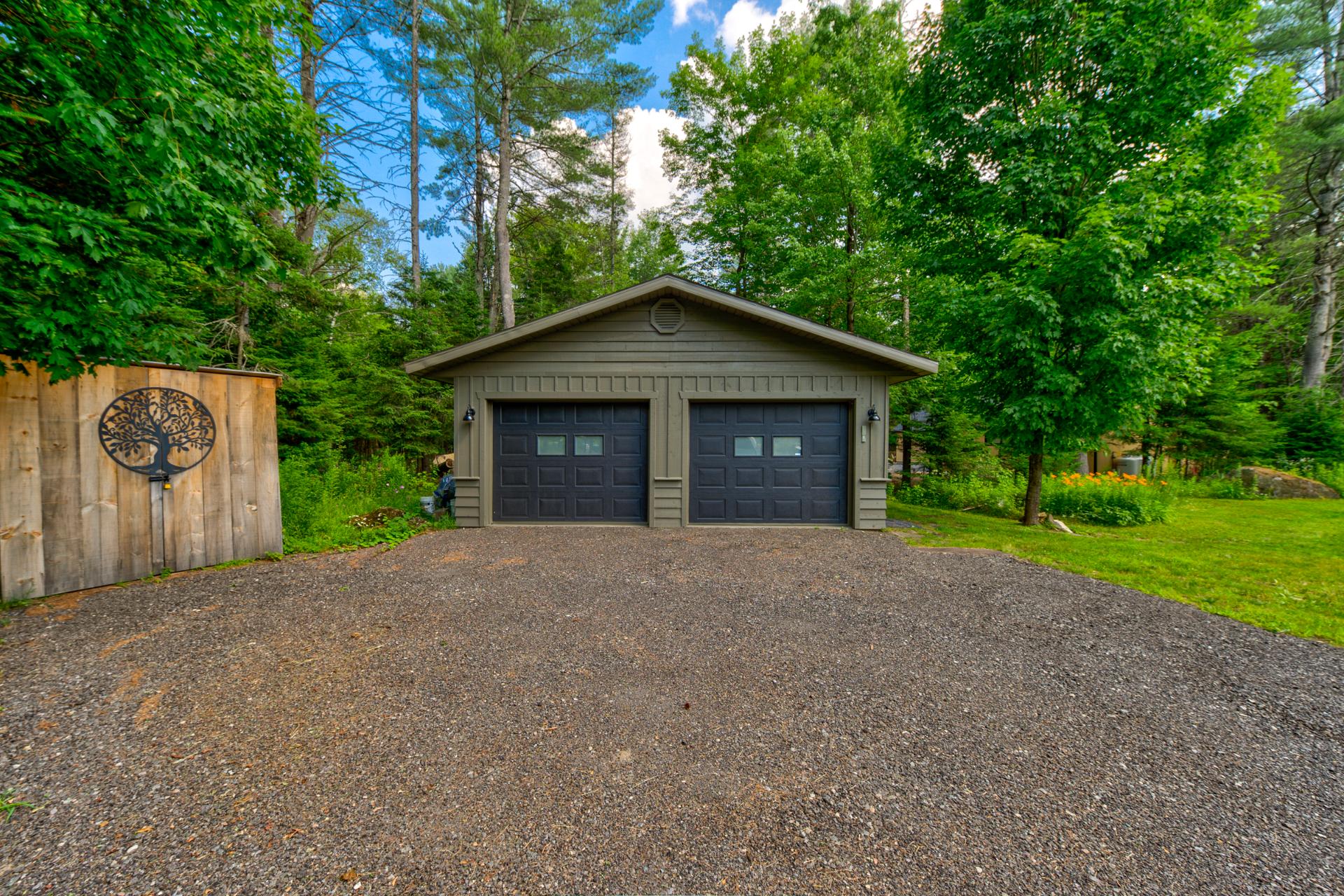 Photo - Garage