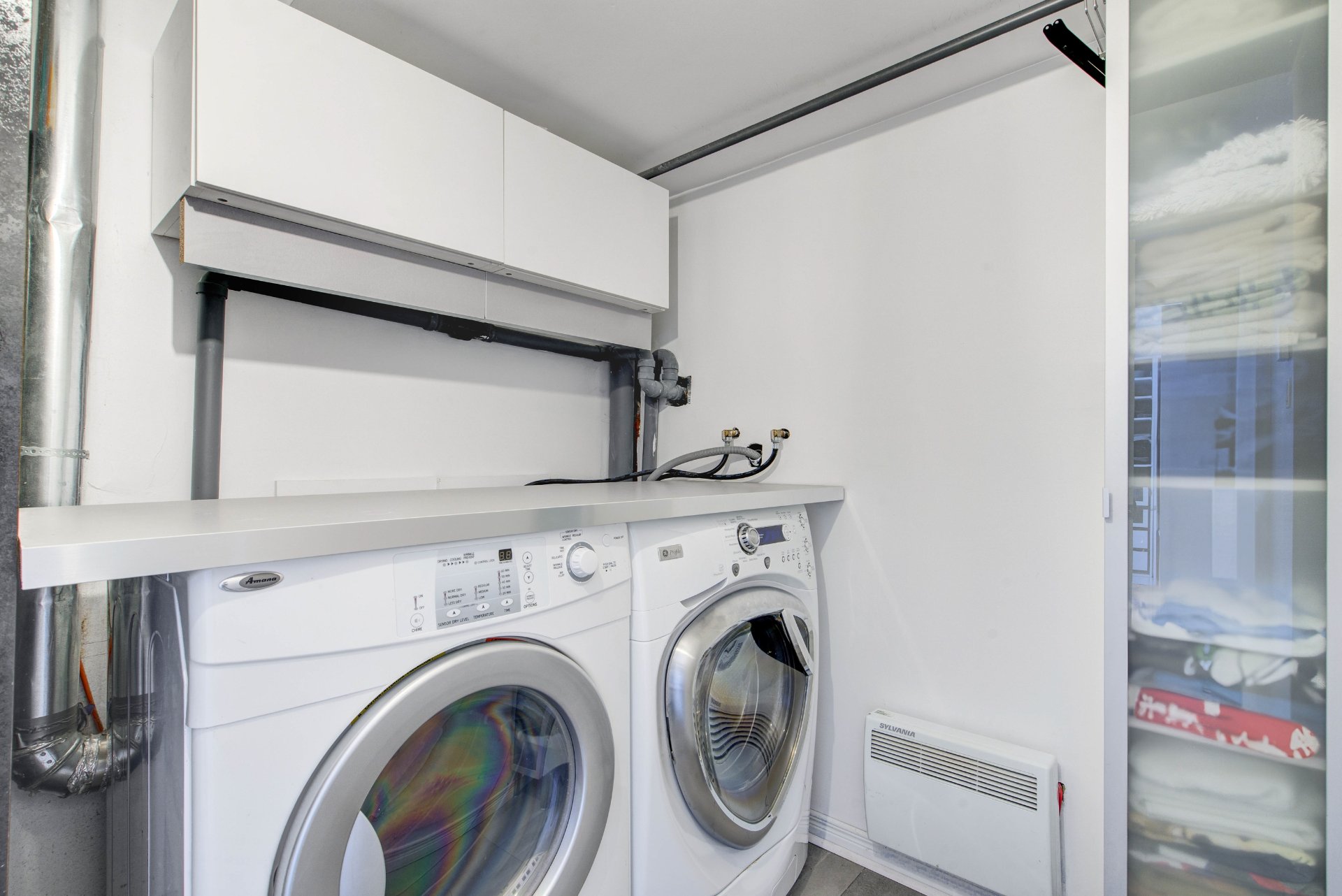 Photo - Laundry room