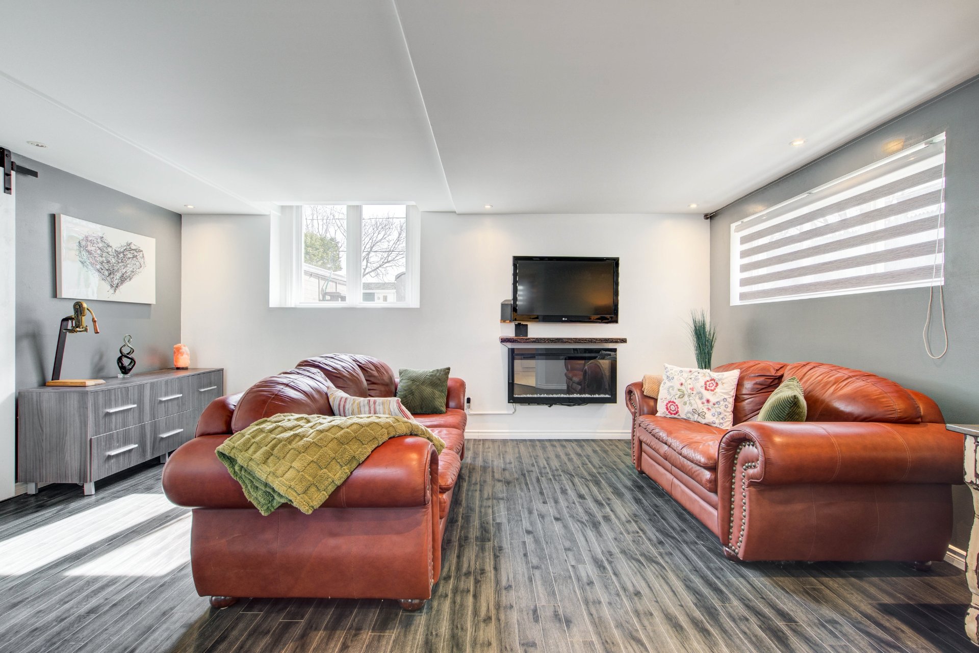 Photo - Family room