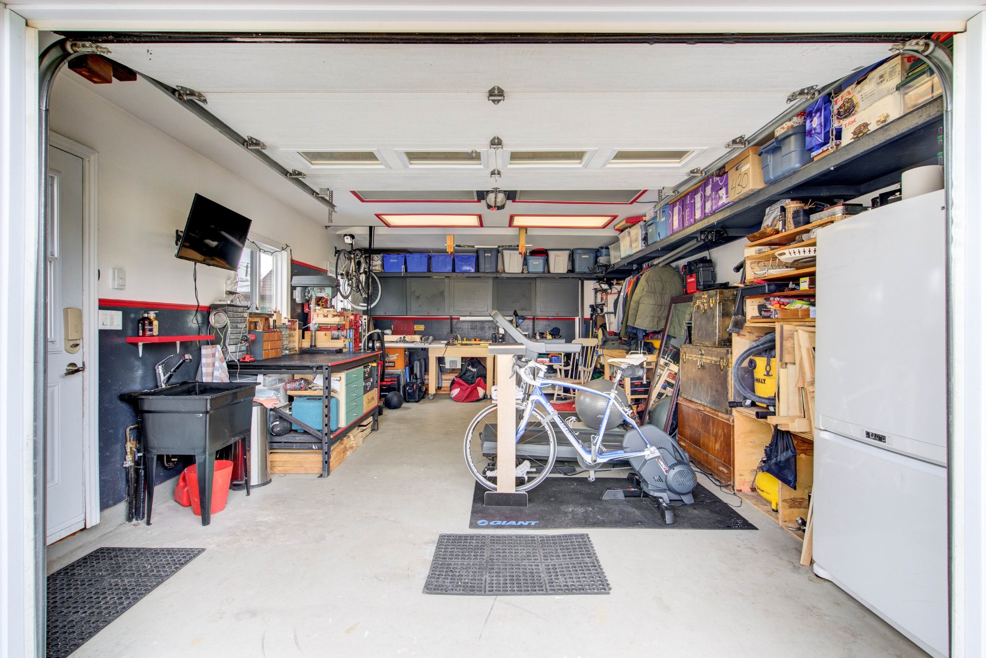 Photo - Garage