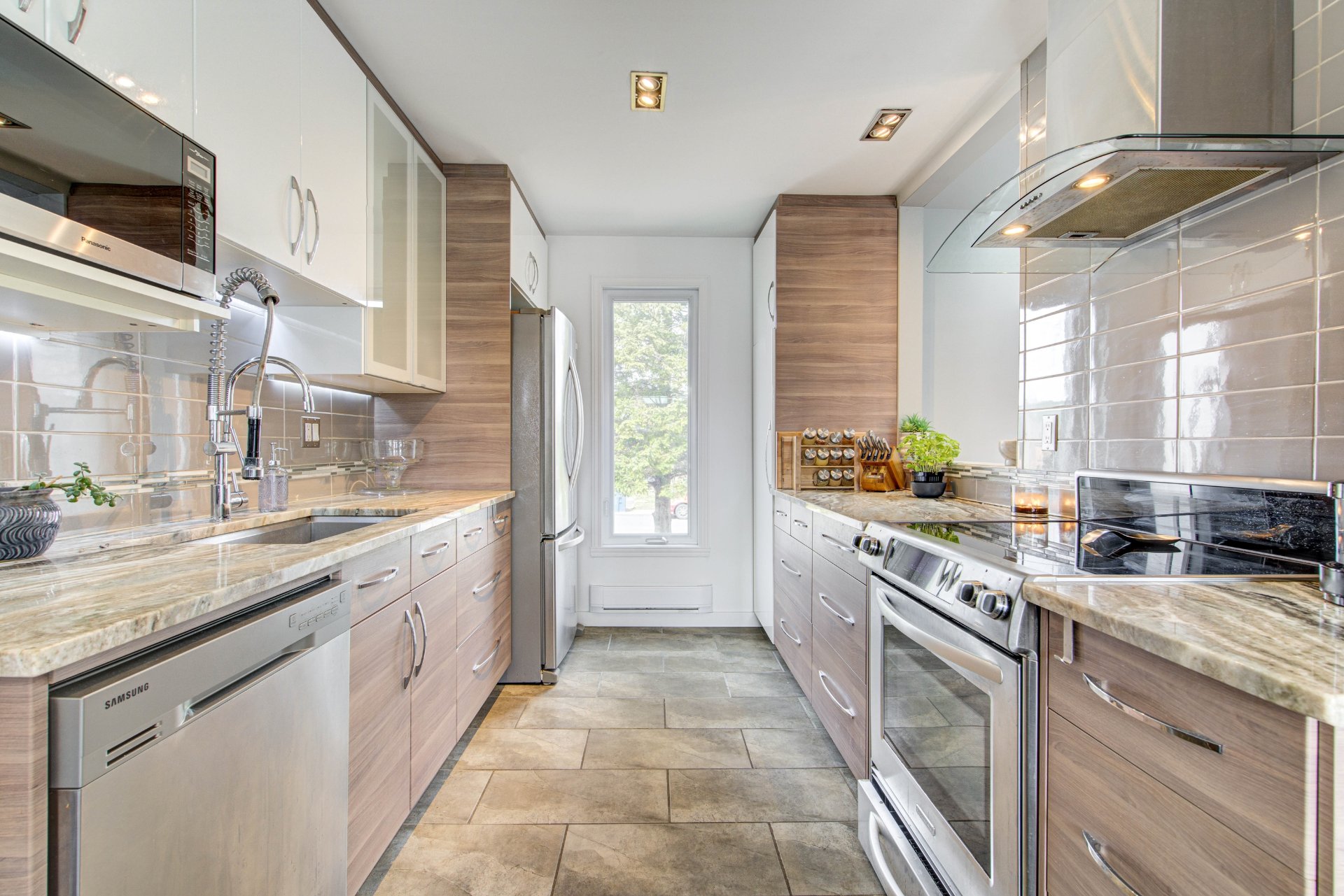 Photo - Kitchen