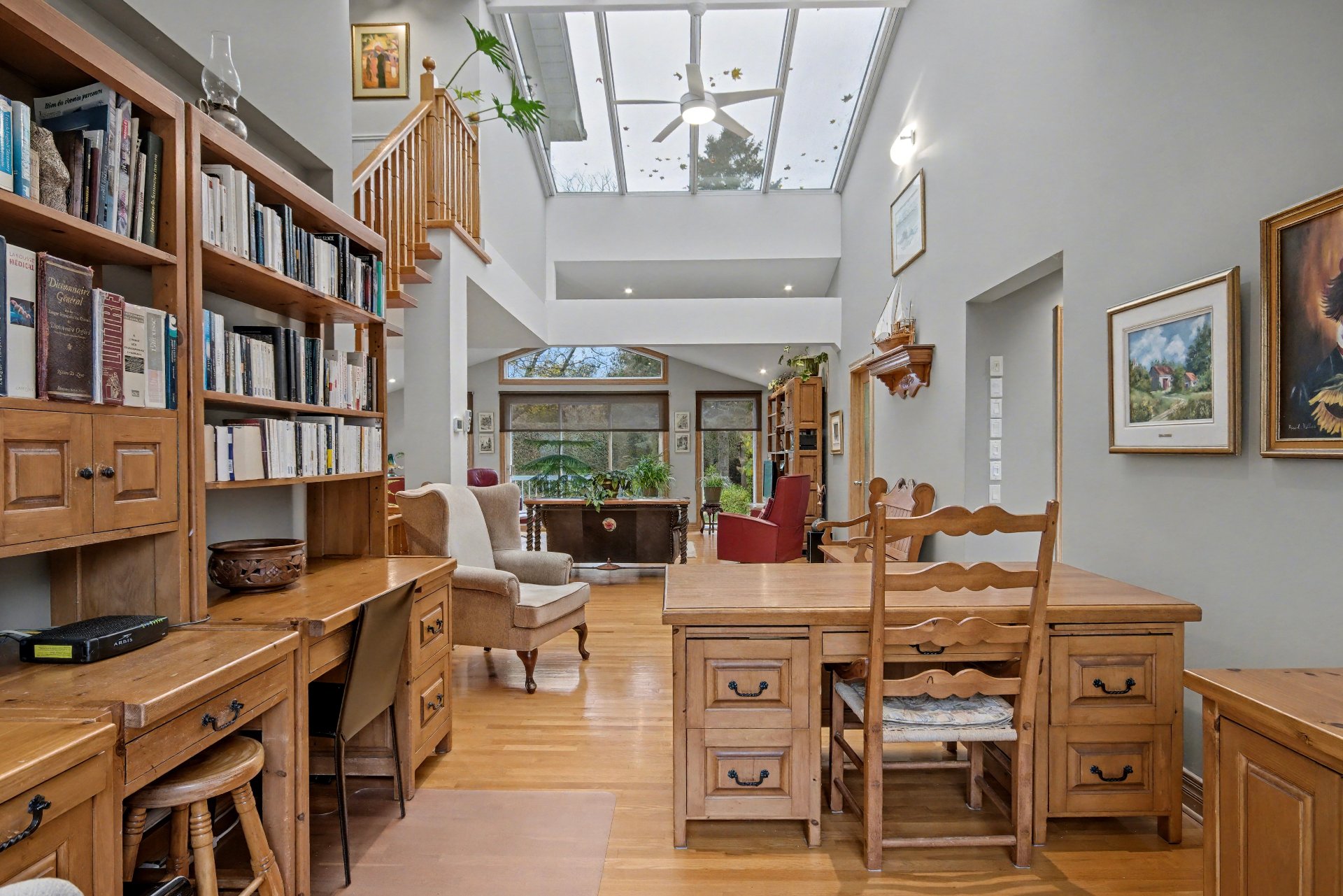 Photo - Bureau