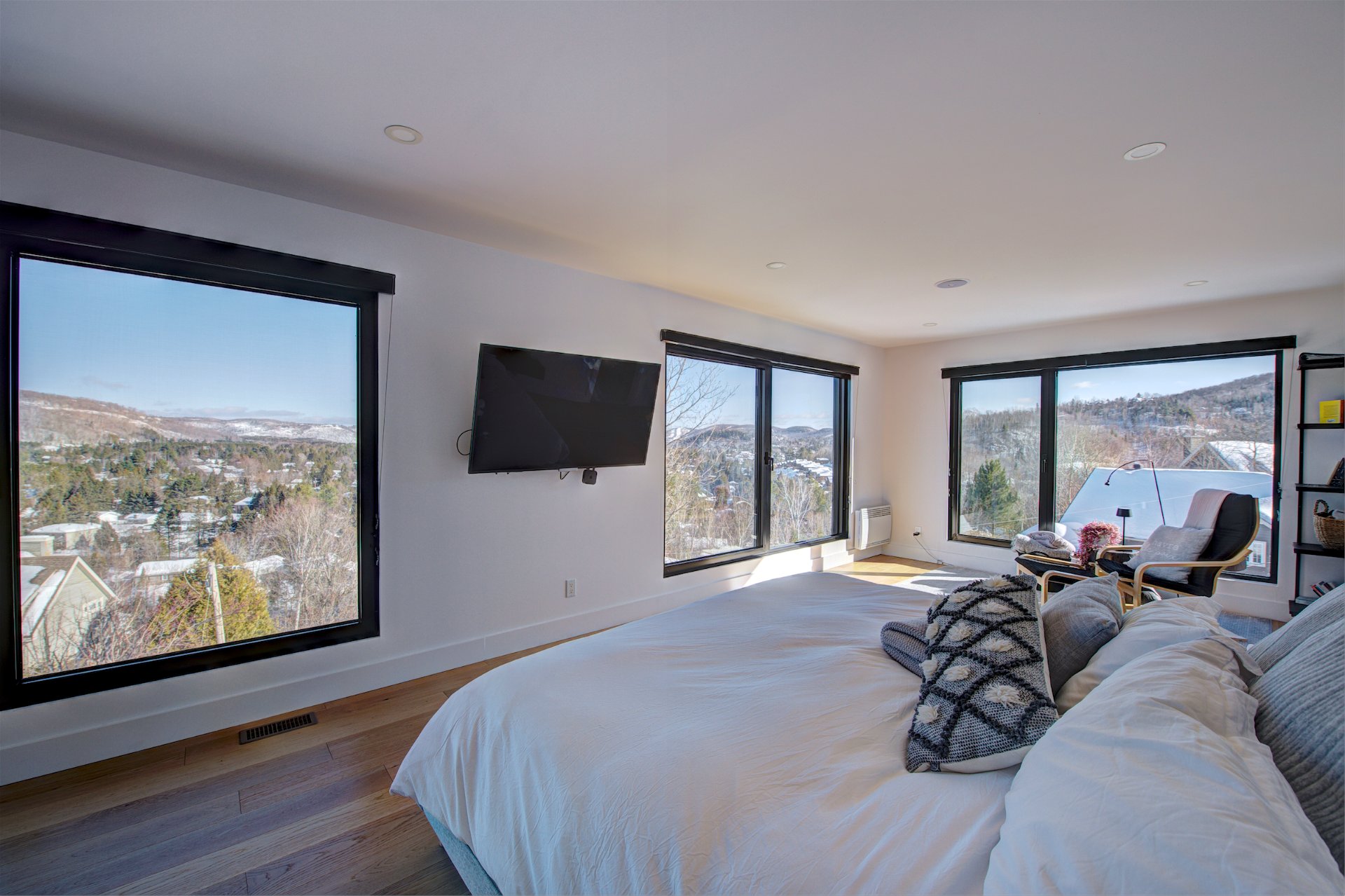 One-and-a-half-storey house for sale, Saint-Sauveur