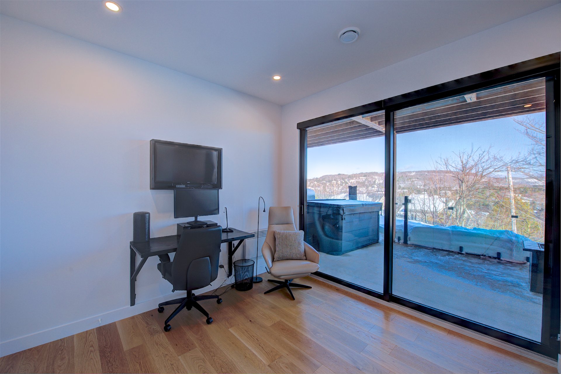 One-and-a-half-storey house for sale, Saint-Sauveur
