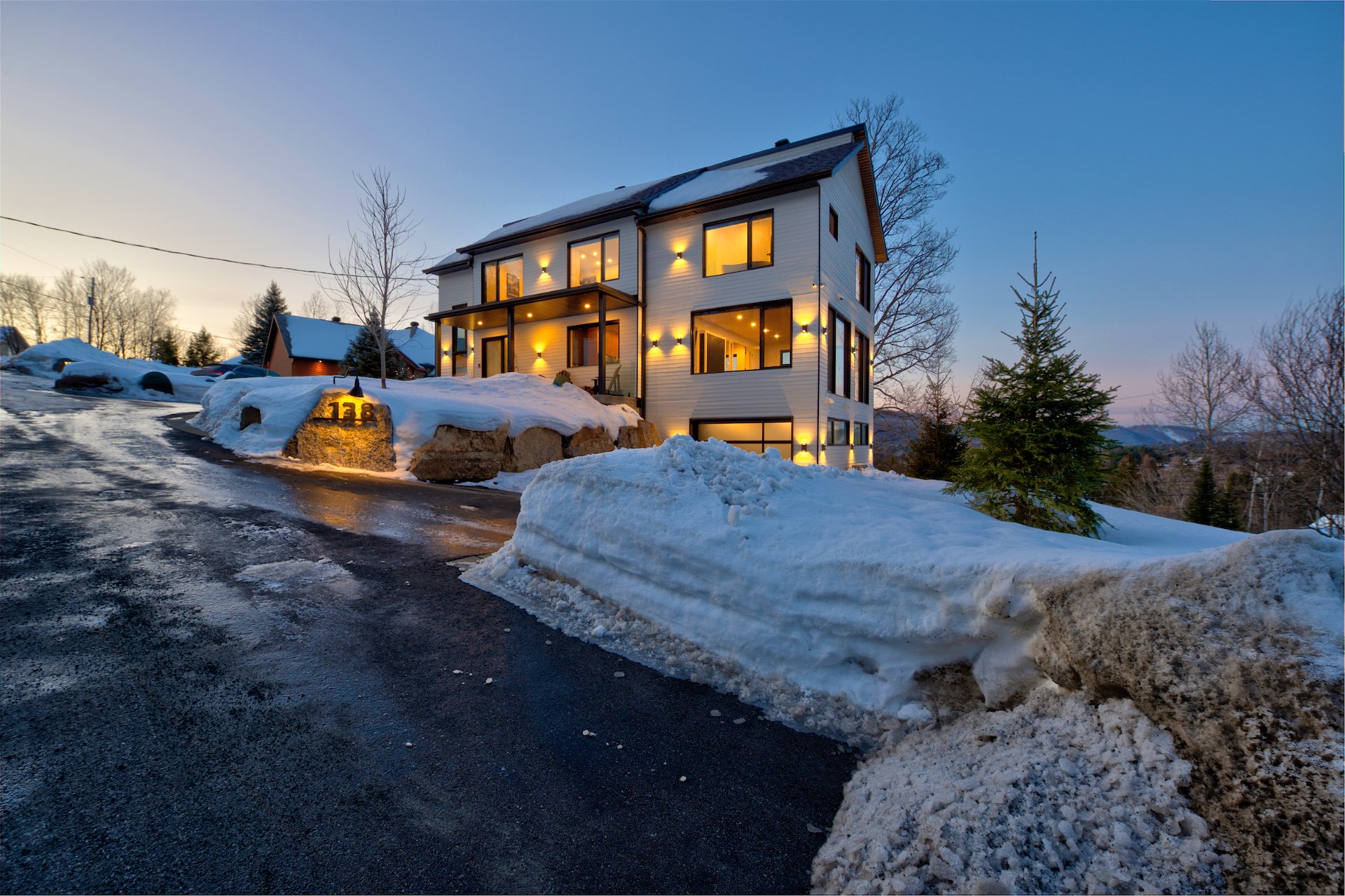 One-and-a-half-storey house for sale, Saint-Sauveur