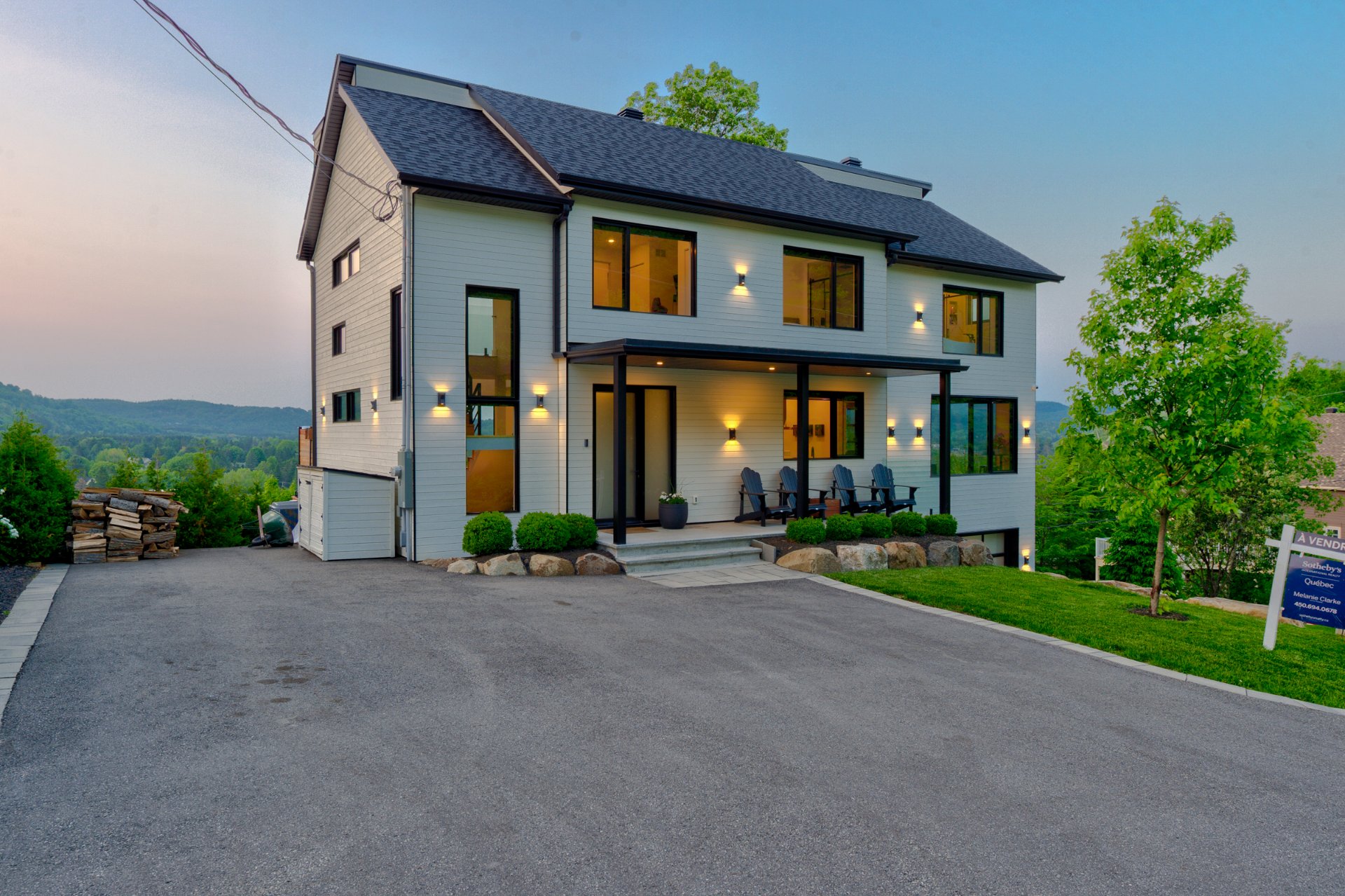 Photo - Frontage