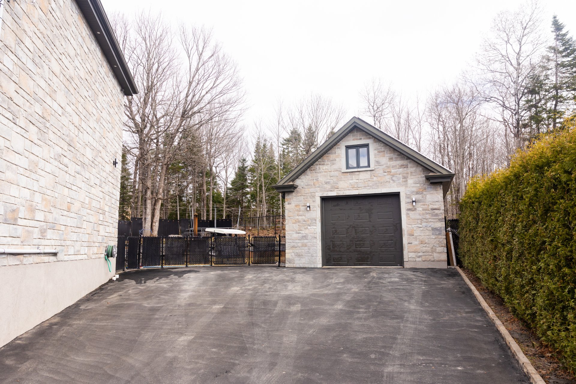 Photo - Garage