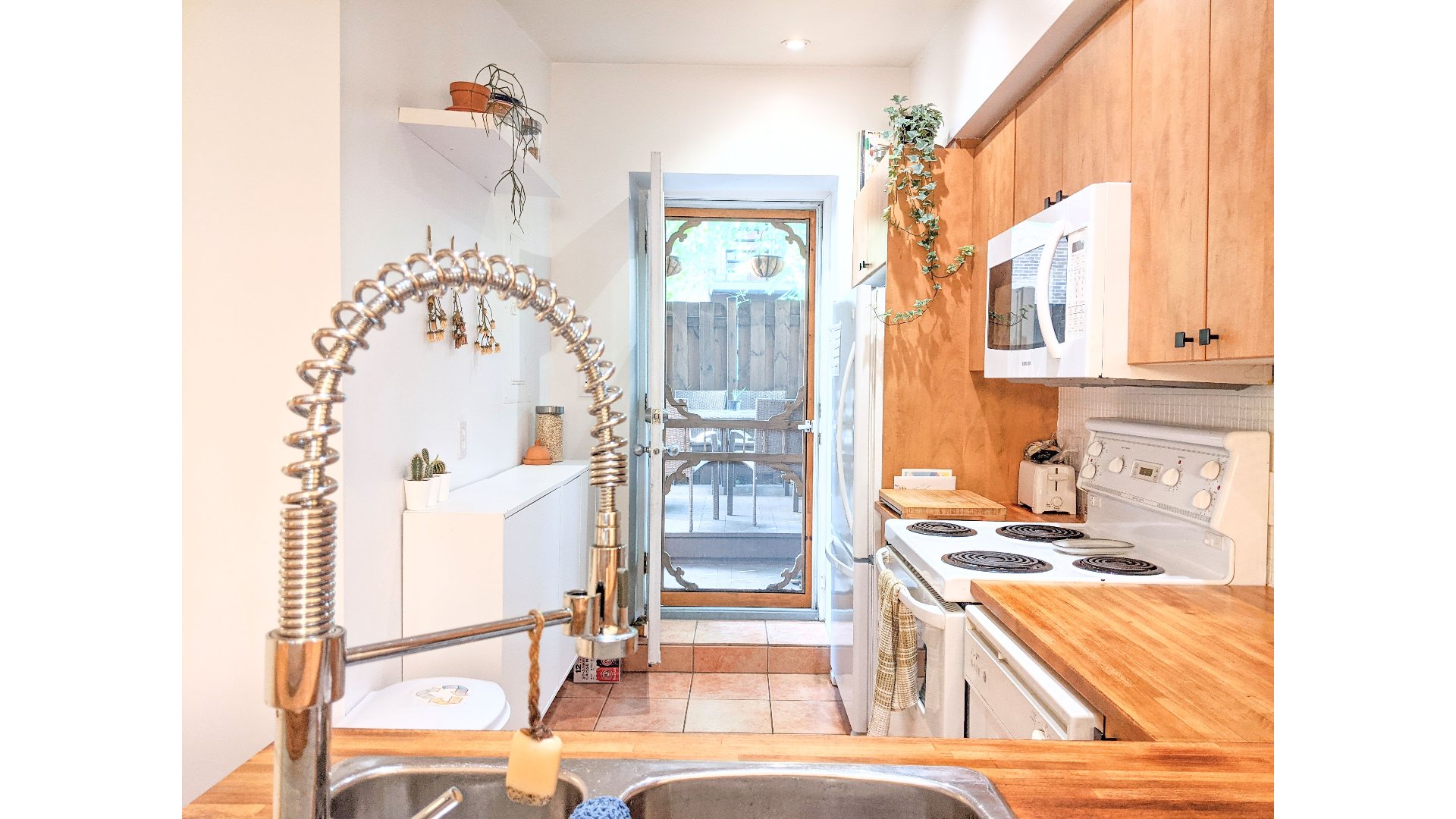 Photo - Kitchen