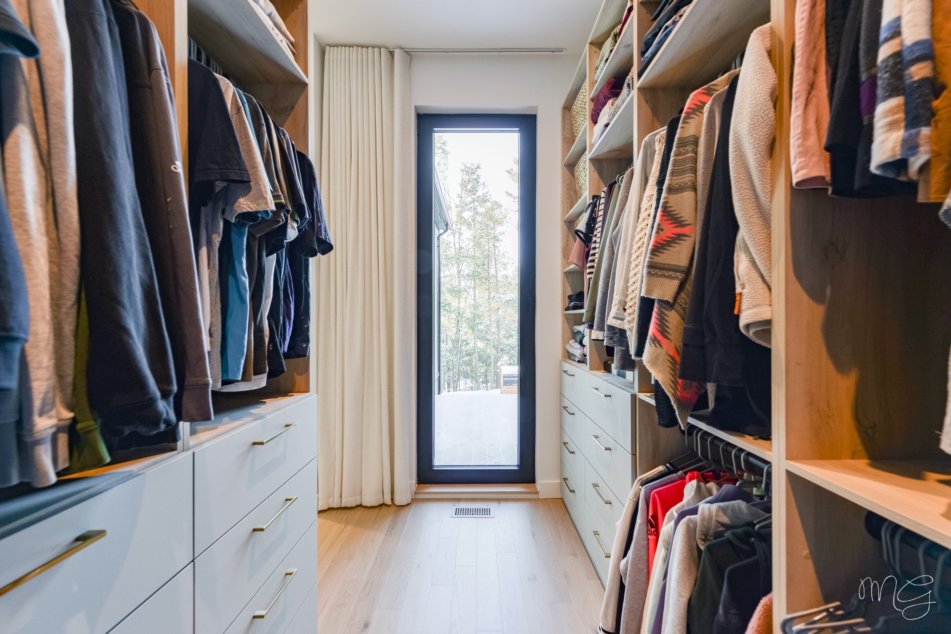 Walk-in closet