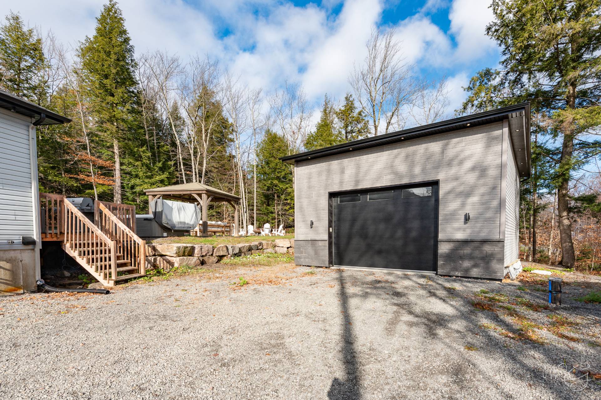 Photo - Garage