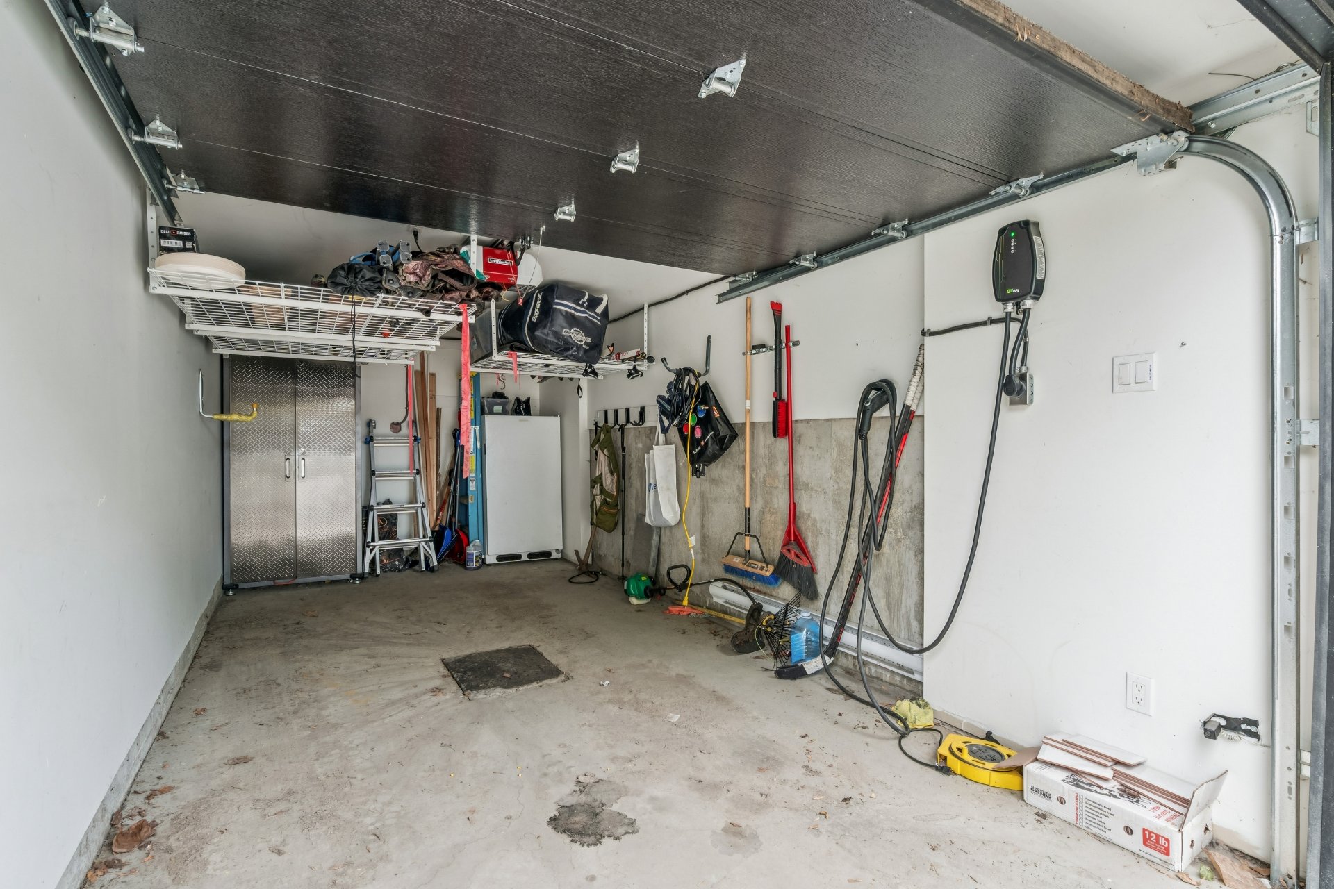 Photo - Garage