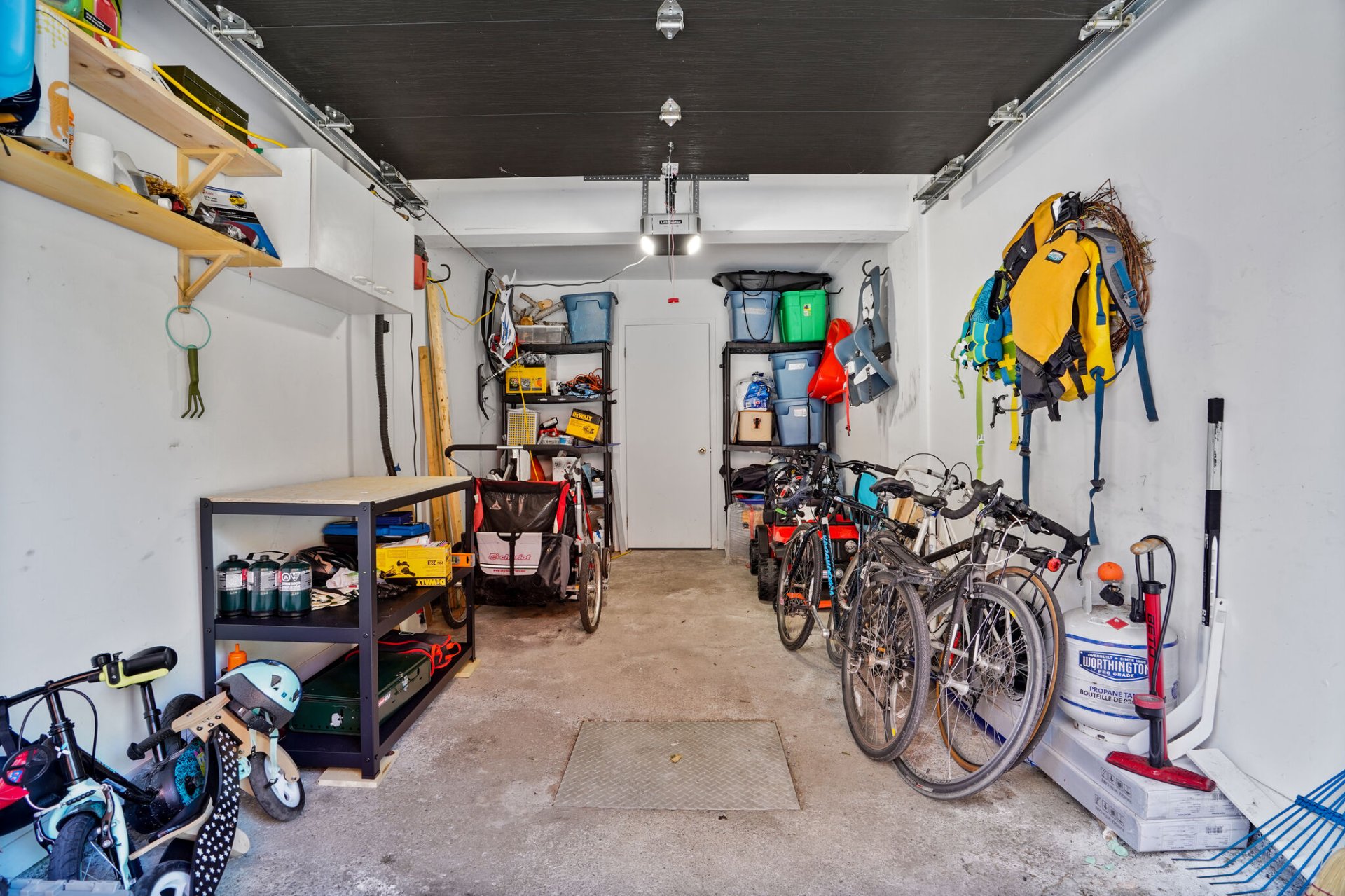 Photo - Garage